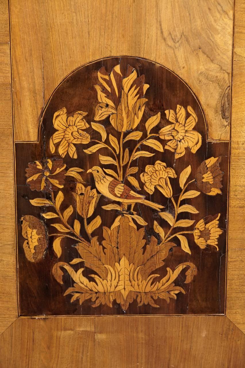 Fine English Walnut Marquetry Inlaid Chest with Provenance, circa 1680-1710 For Sale 1