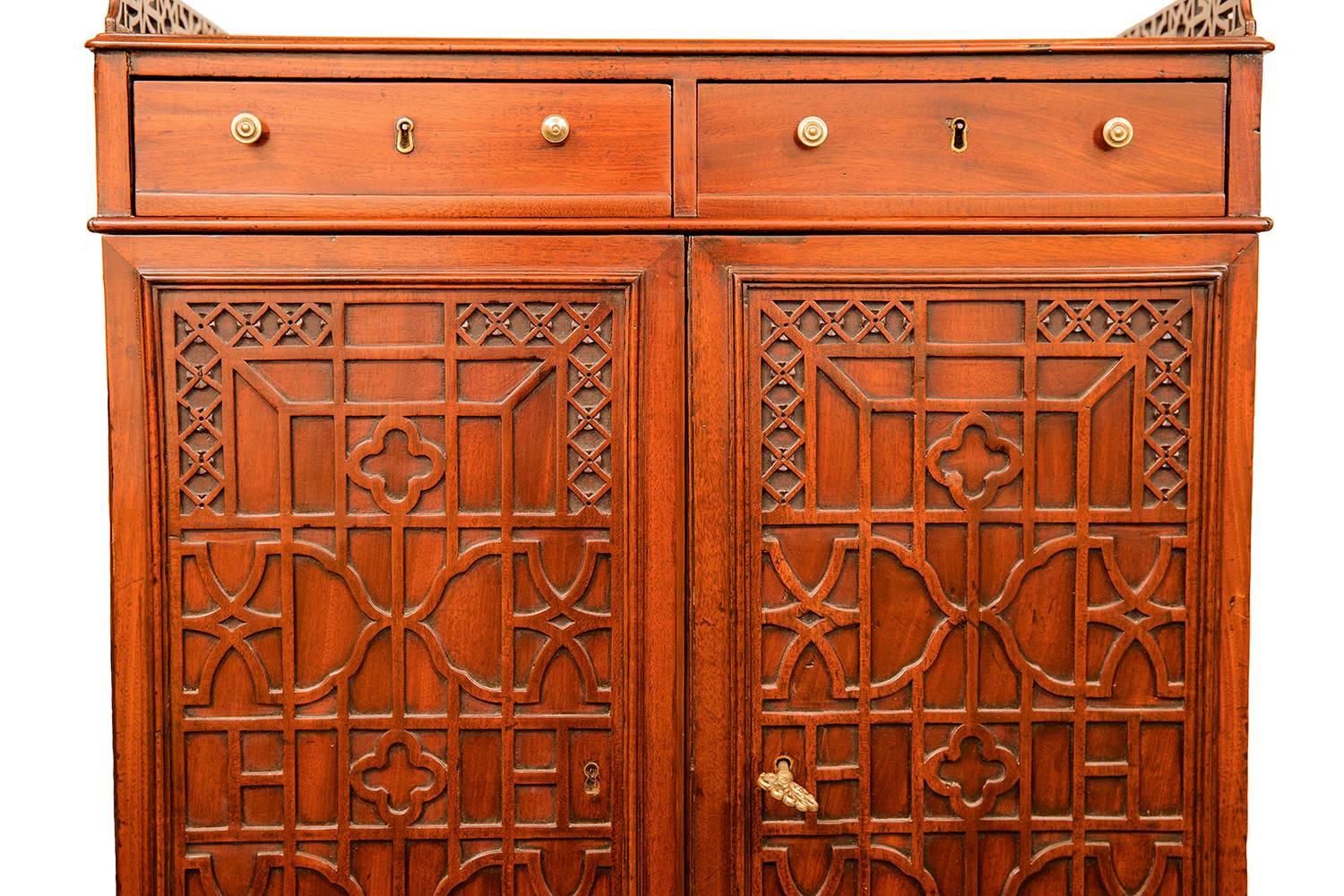 English Pair of Chinese Chippendale Small Cabinets on Stands For Sale