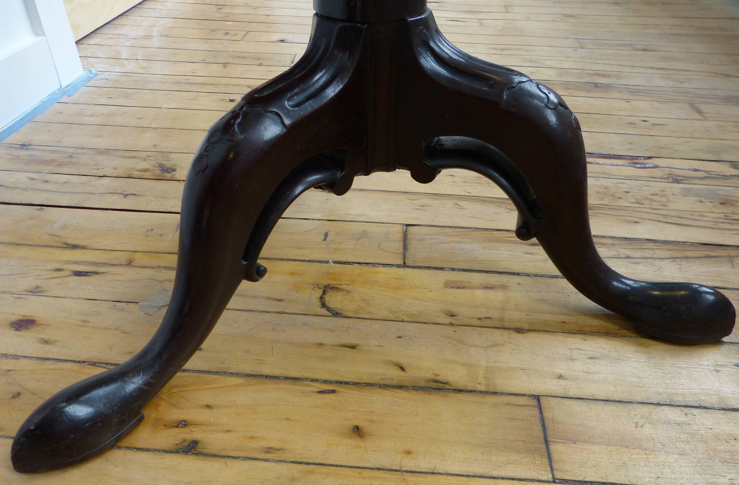 English Large George III Mid-18th Century Tripod Tilt-Top Table For Sale
