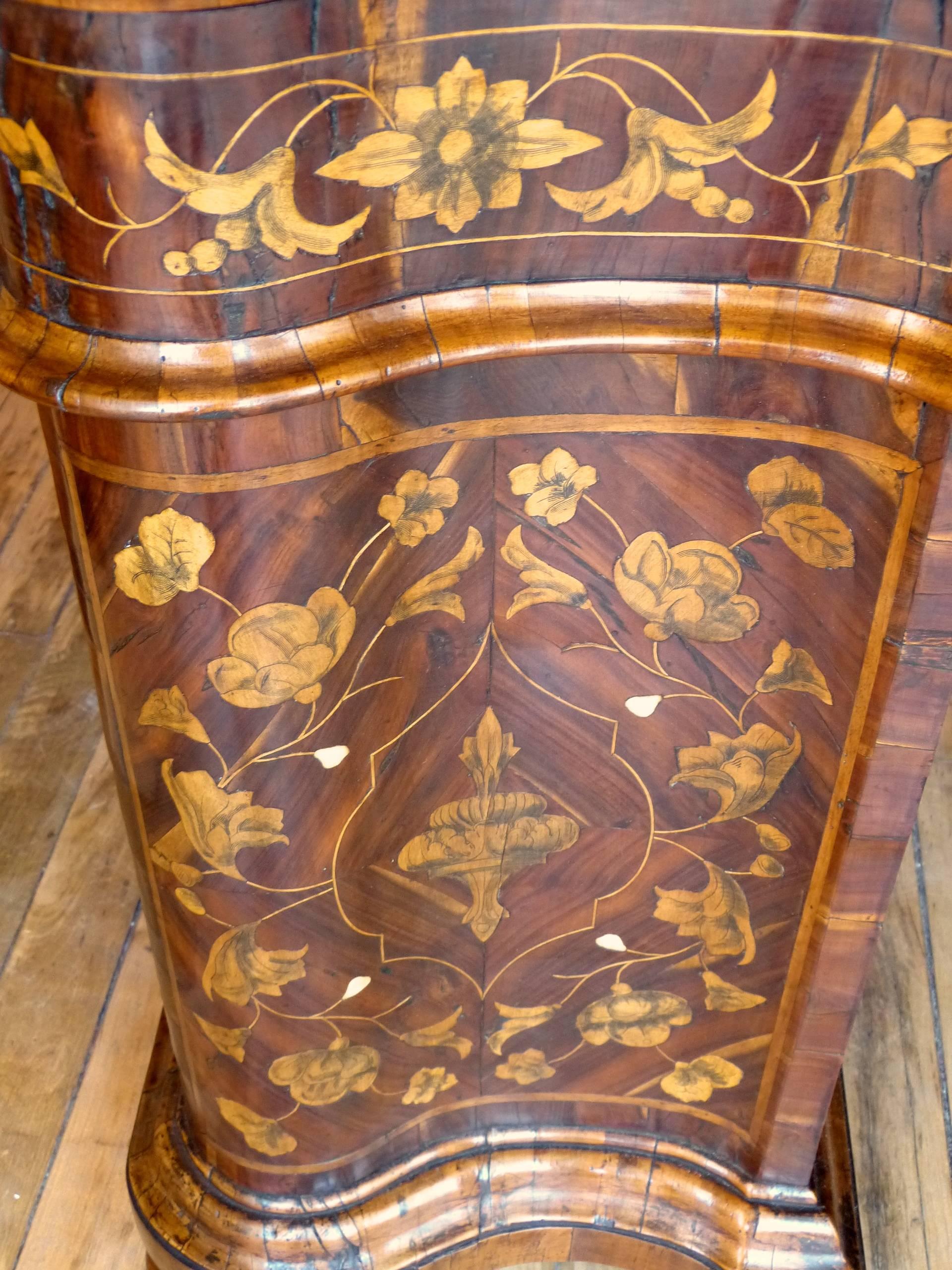 Exceptional Italian Inlaid Desk For Sale 2