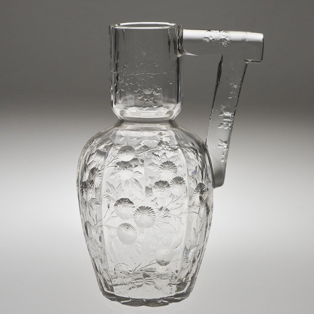 Stevens & Williams Jarra de agua de cristal de roca tallado en calcografía en venta