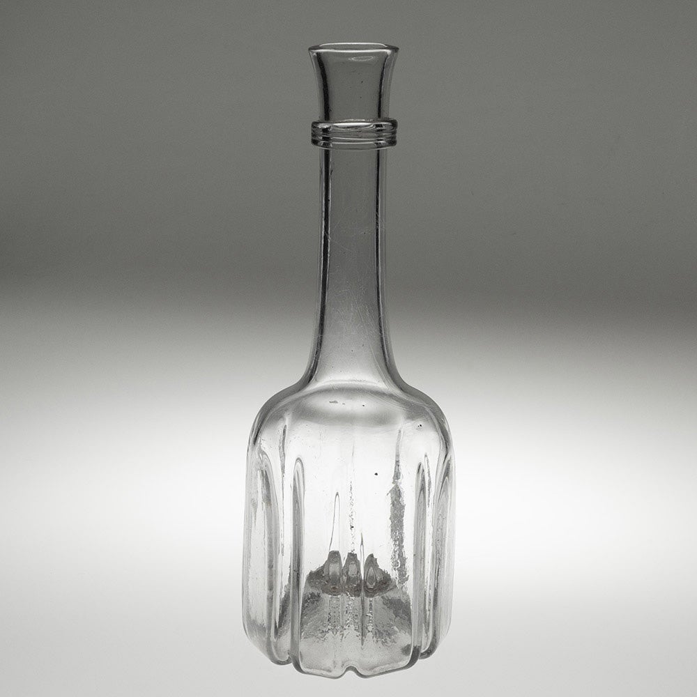 Decantador cruciforme georgiano modificado c1740