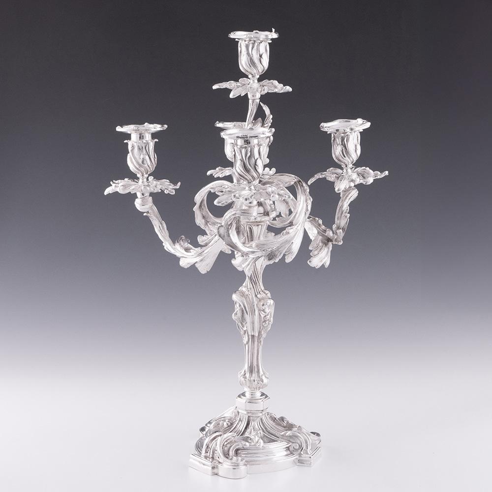 Neorococò Coppia di candelabri in argento di epoca rococò in vendita
