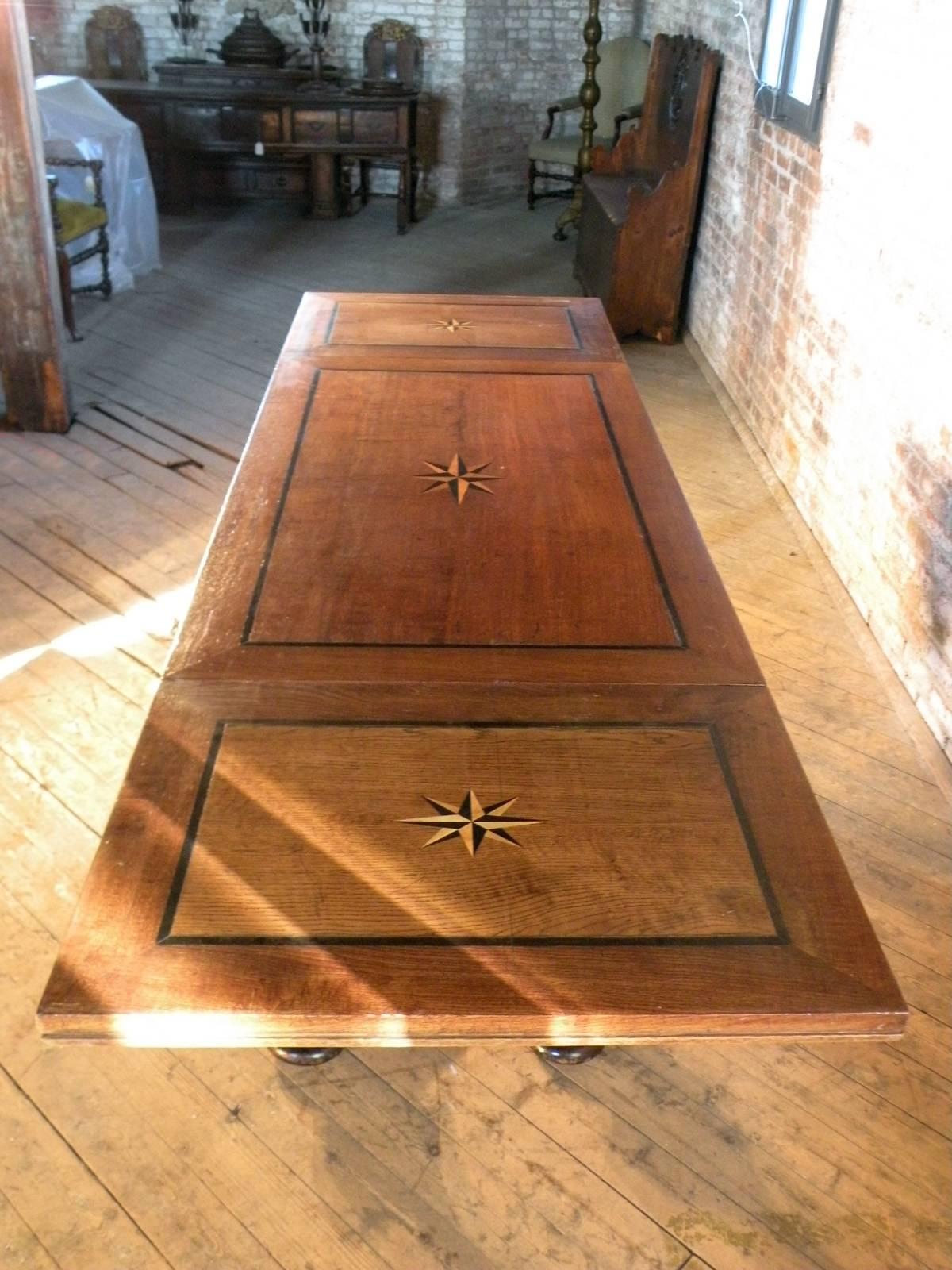 17th Century Inlaid Dutch Draw-Leaf Table In Good Condition For Sale In Troy, NY