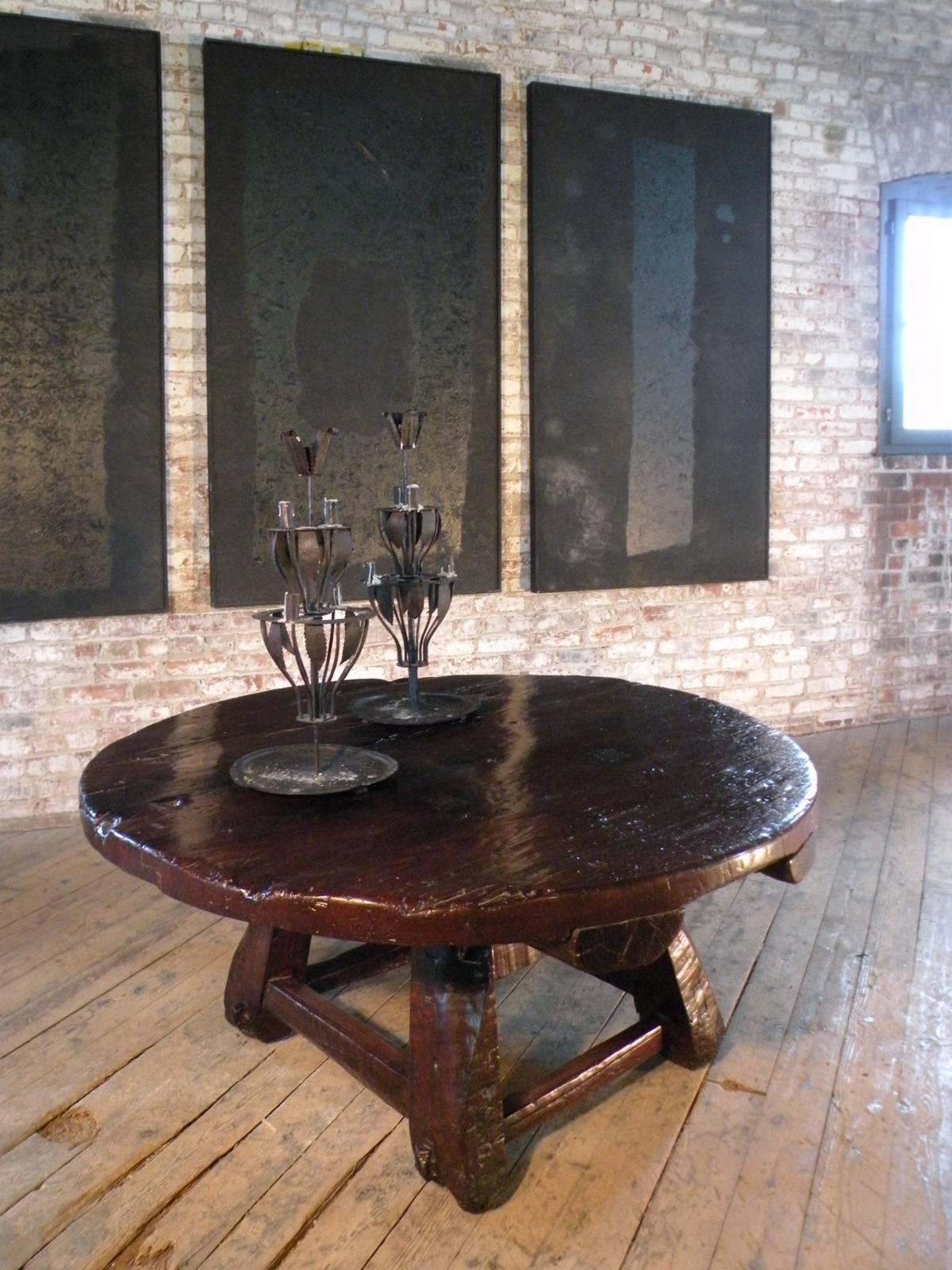 Fait main Table basse ronde rustique asiatique du XIXe siècle en vente