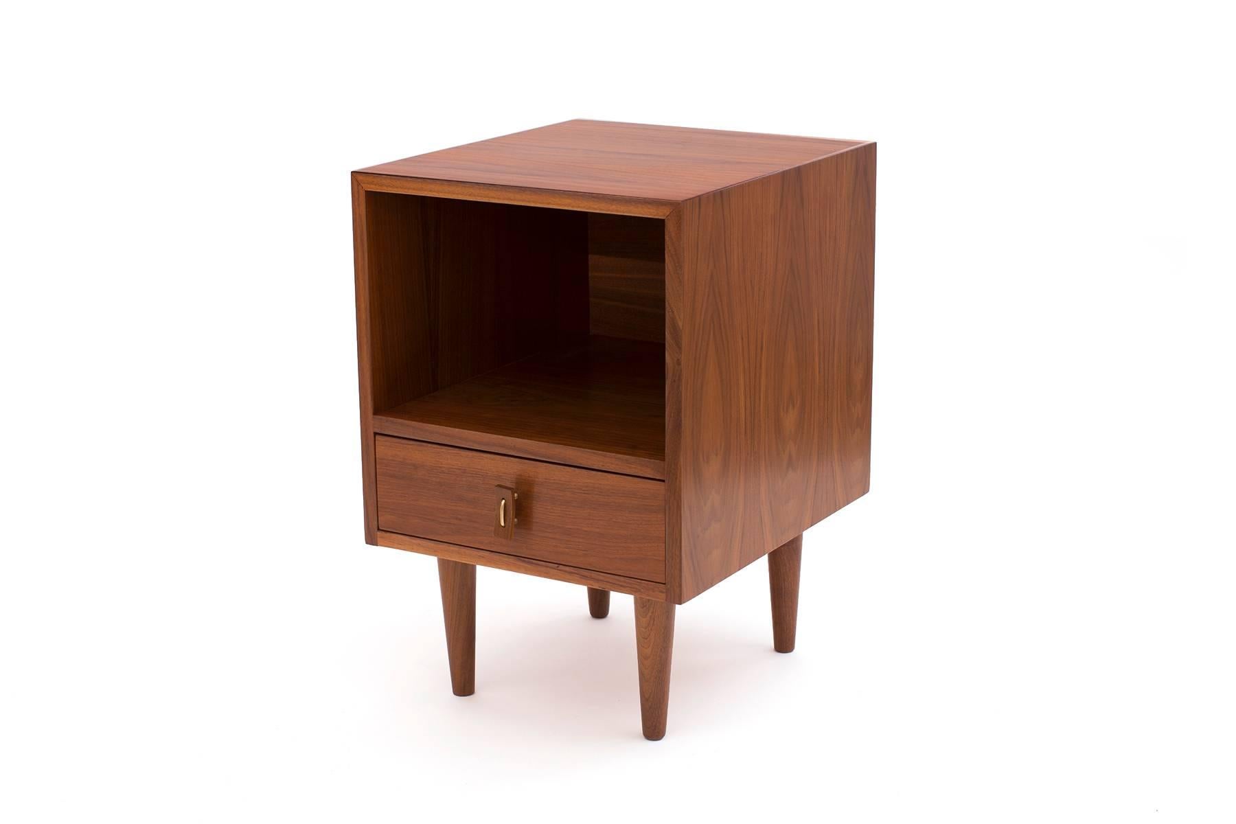 Stanley Young for Glenn of California nightstands, circa late 1950s. These examples have walnut cases with stunning graining, solid walnut legs and one drawer. The drawer pulls are bentwood walnut with brass accents. These have been recently