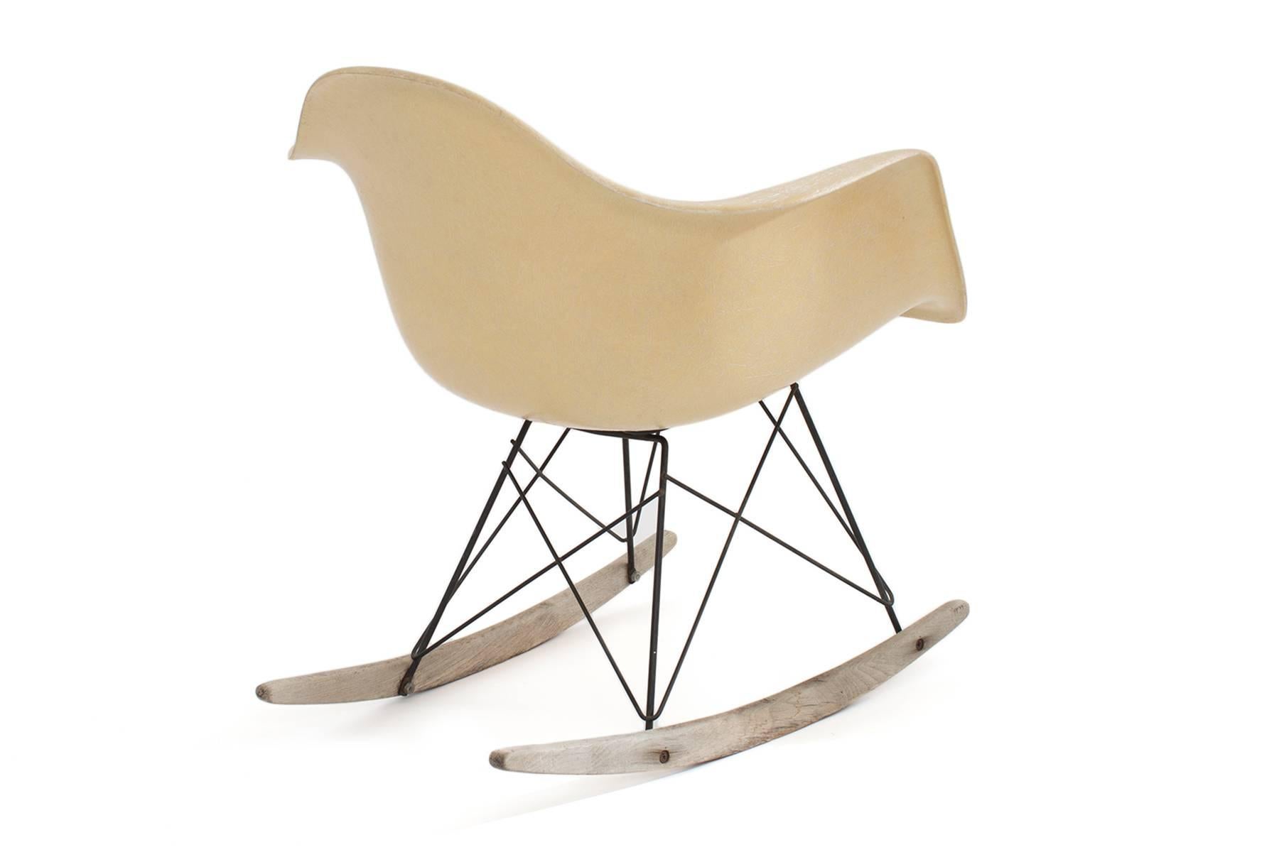 Mid-Century Modern Early Production Eames Herman Miller RAR Rocking Chair