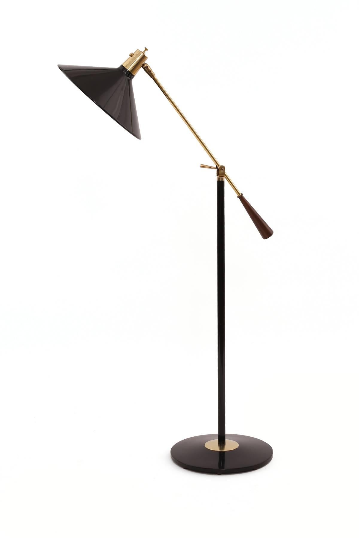 Mid-20th Century Pair of Enameled Metal Brass and Wood Floor Lamps by Lightolier