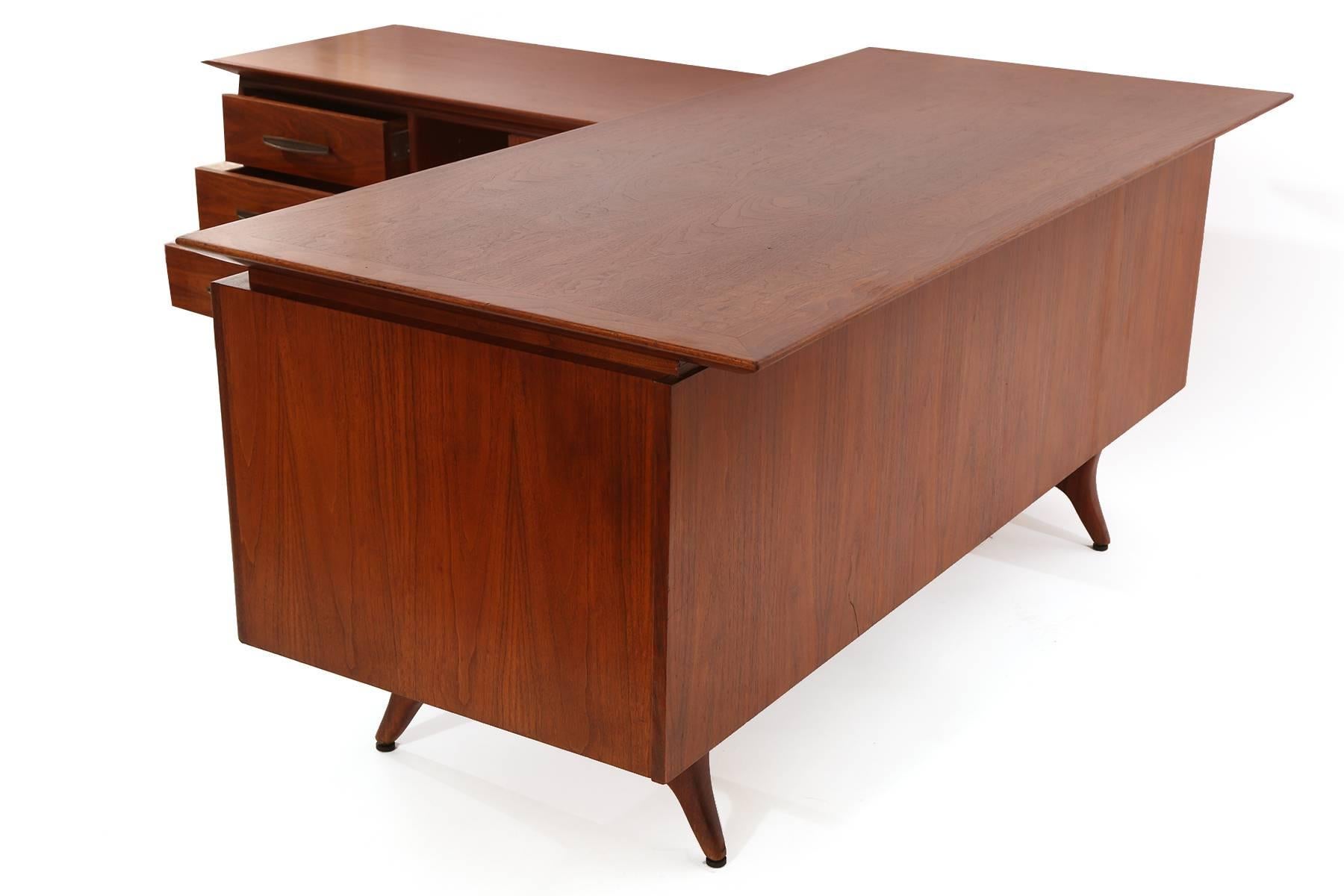 Sculptural Walnut and Brass Desk and Return by Modeline In Good Condition In Phoenix, AZ