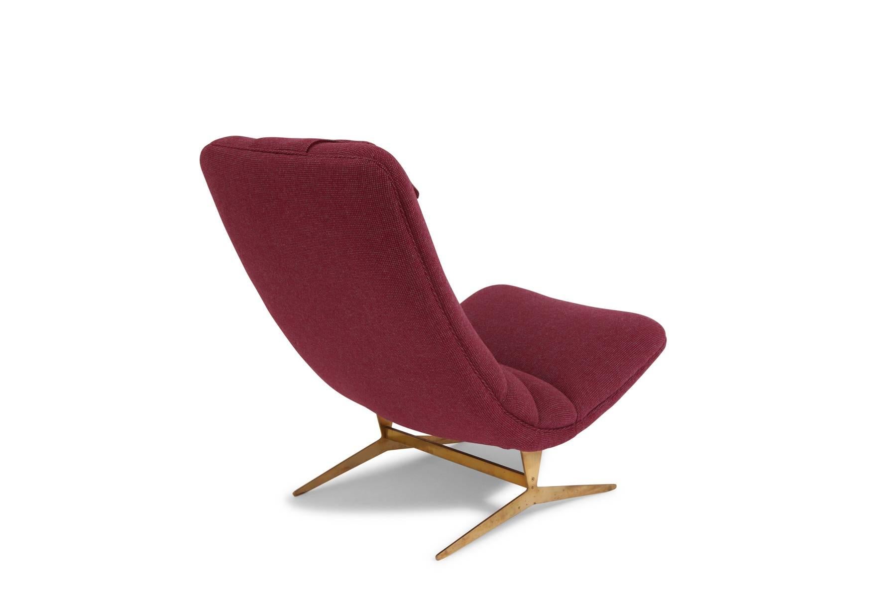 Stunning Italian Lounge Chair and Ottoman 1