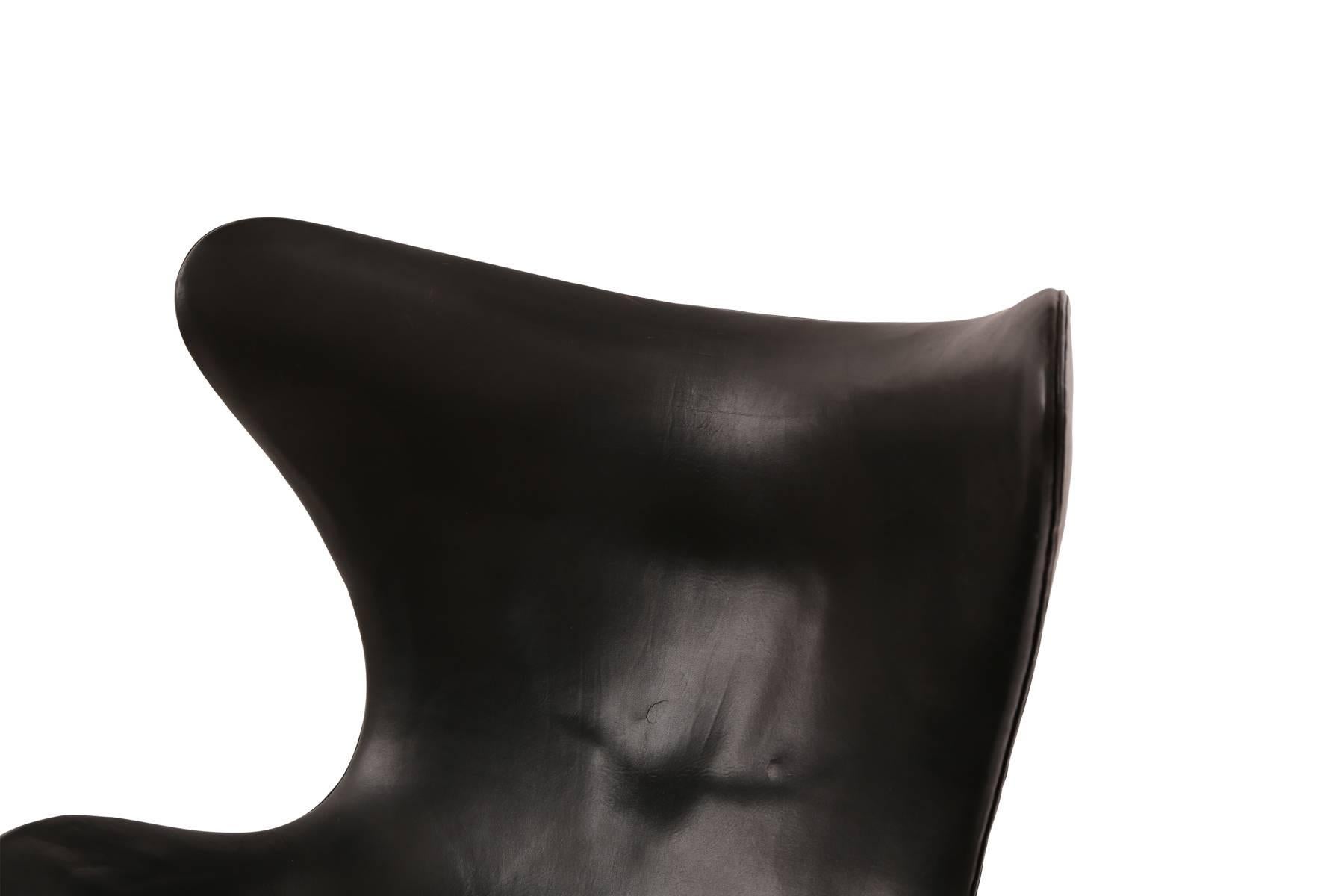 Arne Jacobsen for Fritz Hansen First Generation Leather Egg Chair In Good Condition In Phoenix, AZ
