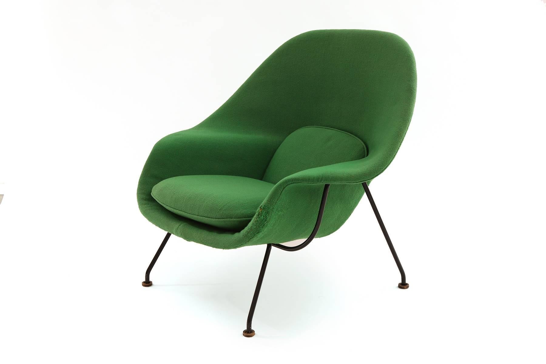 Mid-20th Century Early Production Eero Saarinen Knoll Womb Chair Ottoman