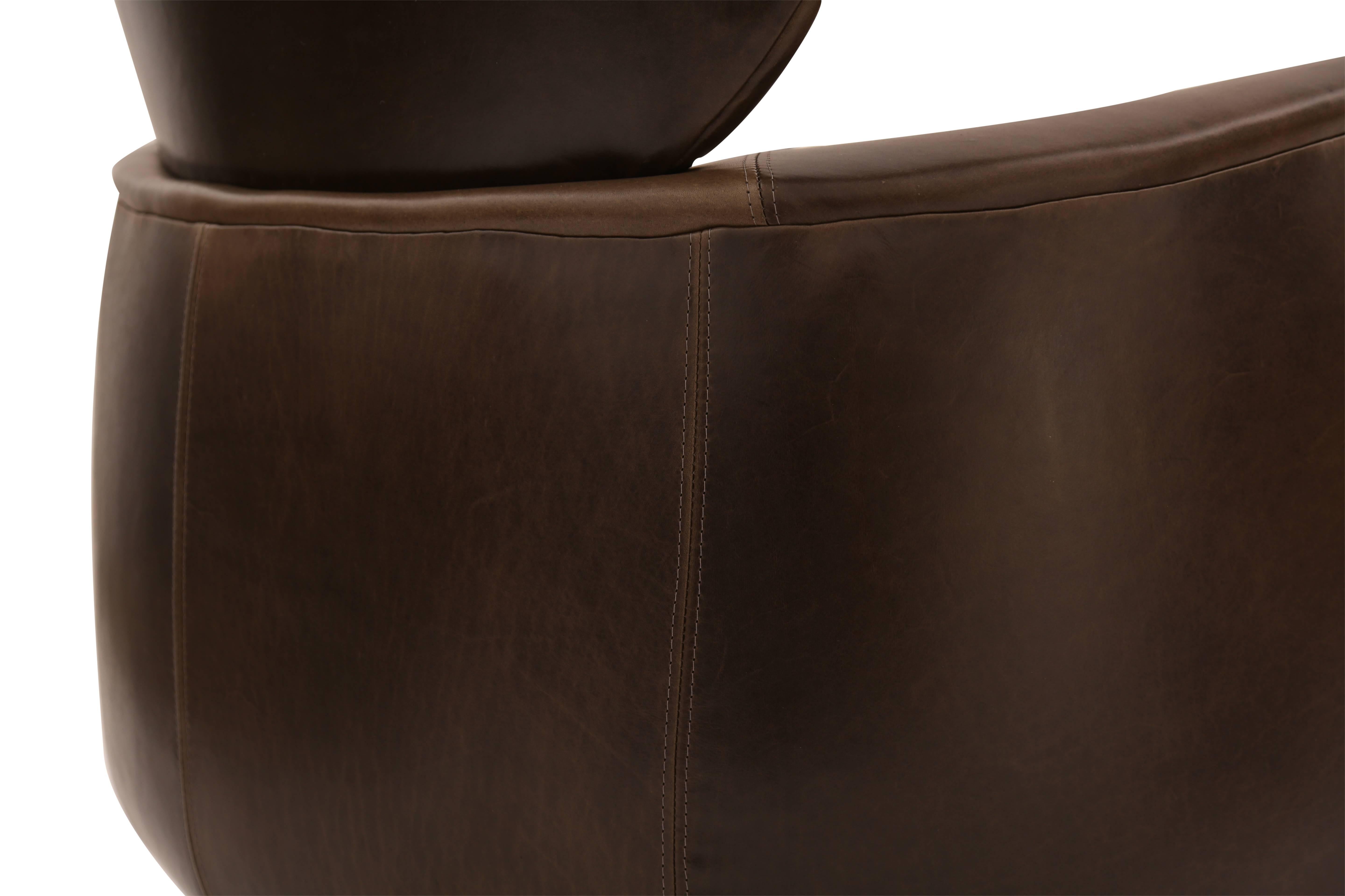 Late 20th Century Pair of Vladimir Kagan Directional Leather and Walnut Swivel Chairs