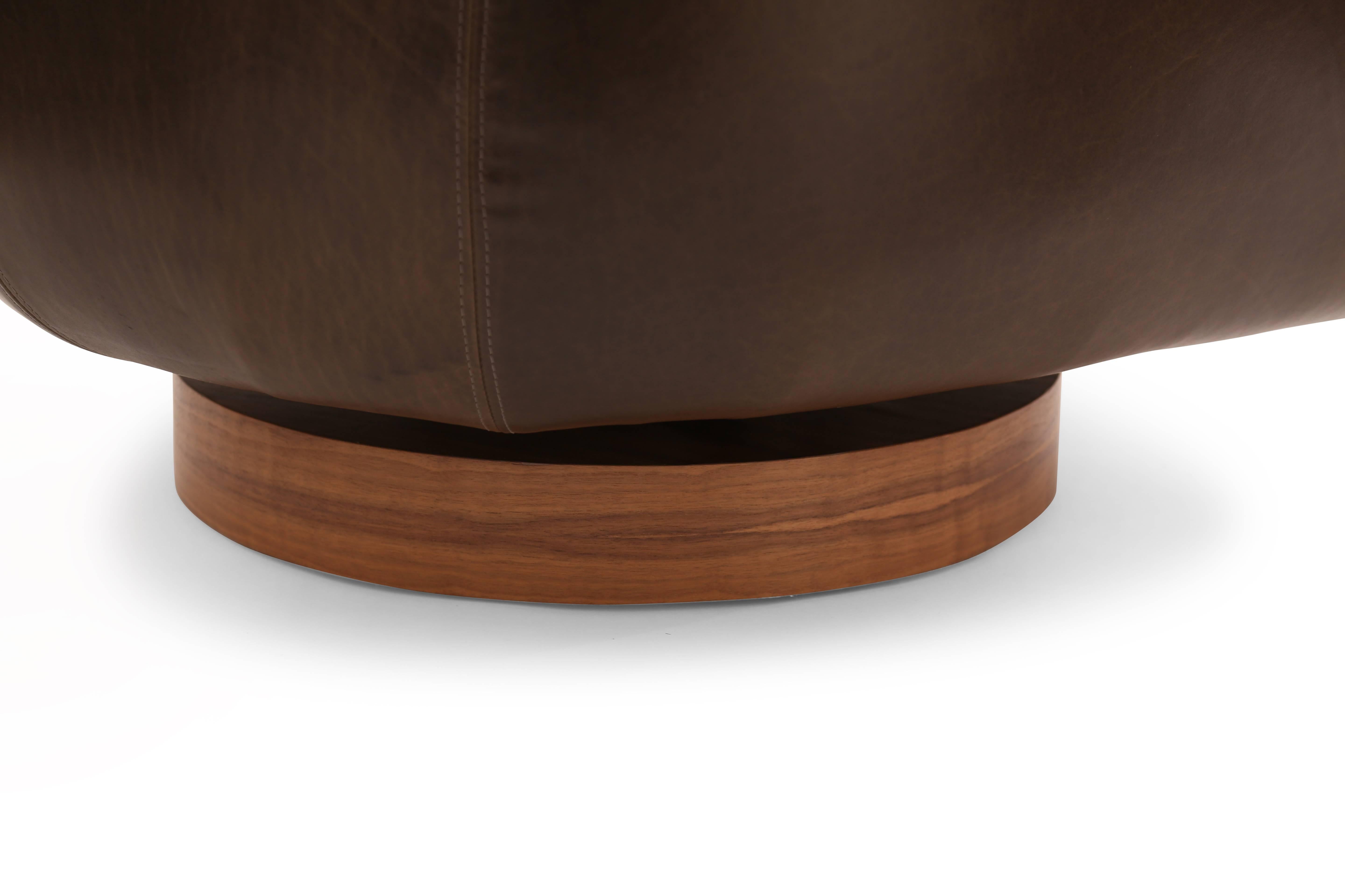 Pair of Vladimir Kagan Directional Leather and Walnut Swivel Chairs 1