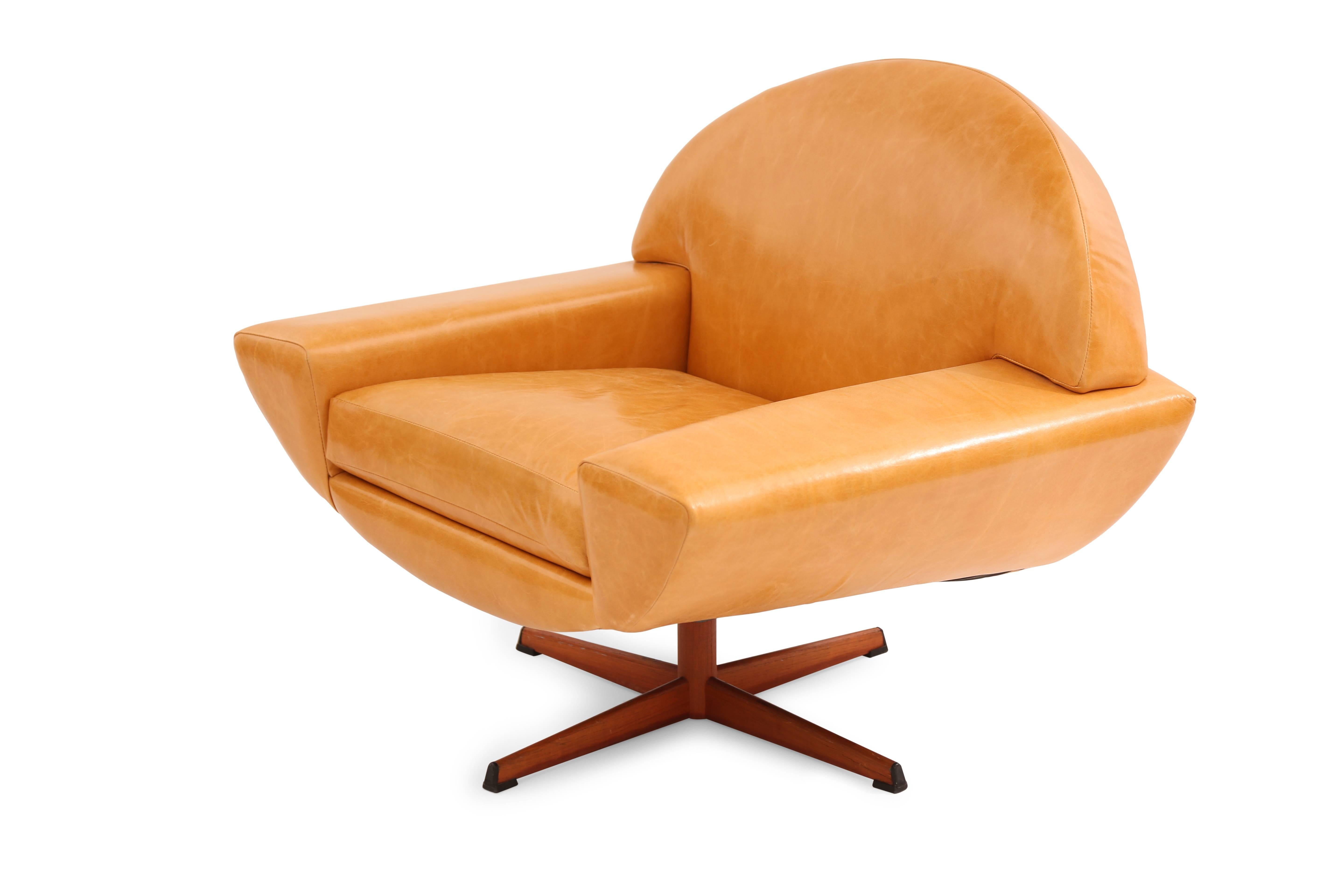 Mid-Century Modern Pair of Johannes Andersen Leather Capri Swivel Lounge Chairs