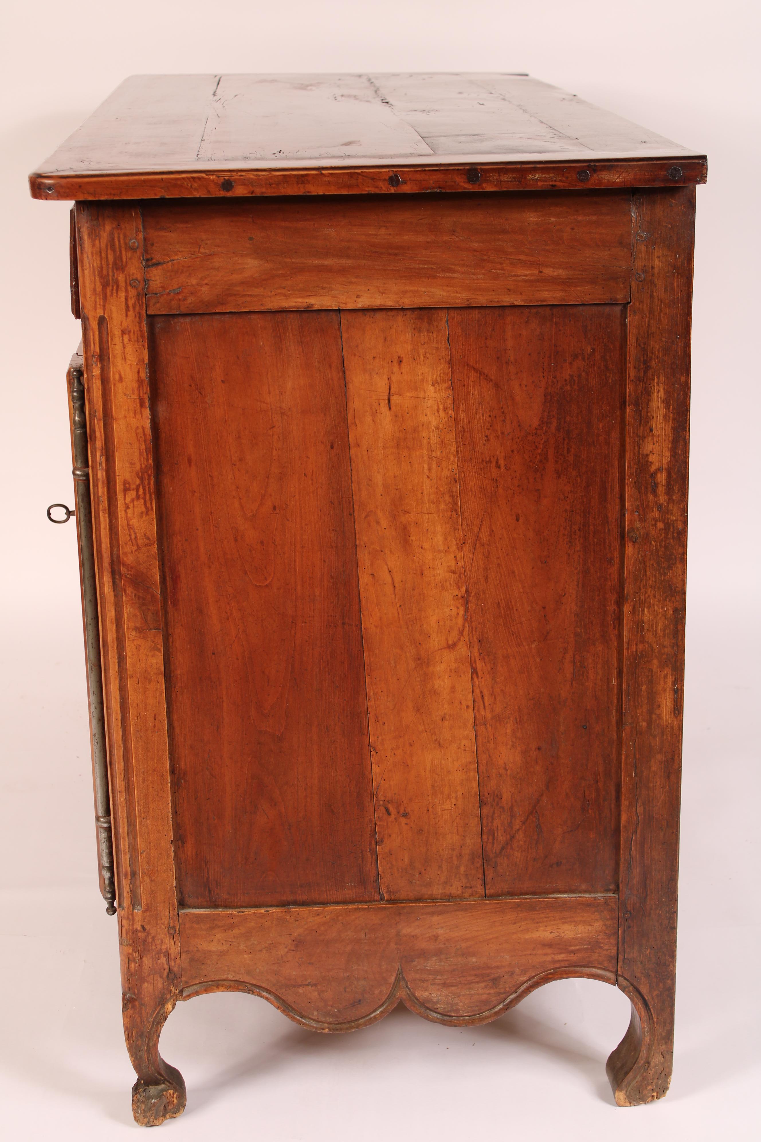 Louis XV Provincial Buffet In Good Condition For Sale In Laguna Beach, CA