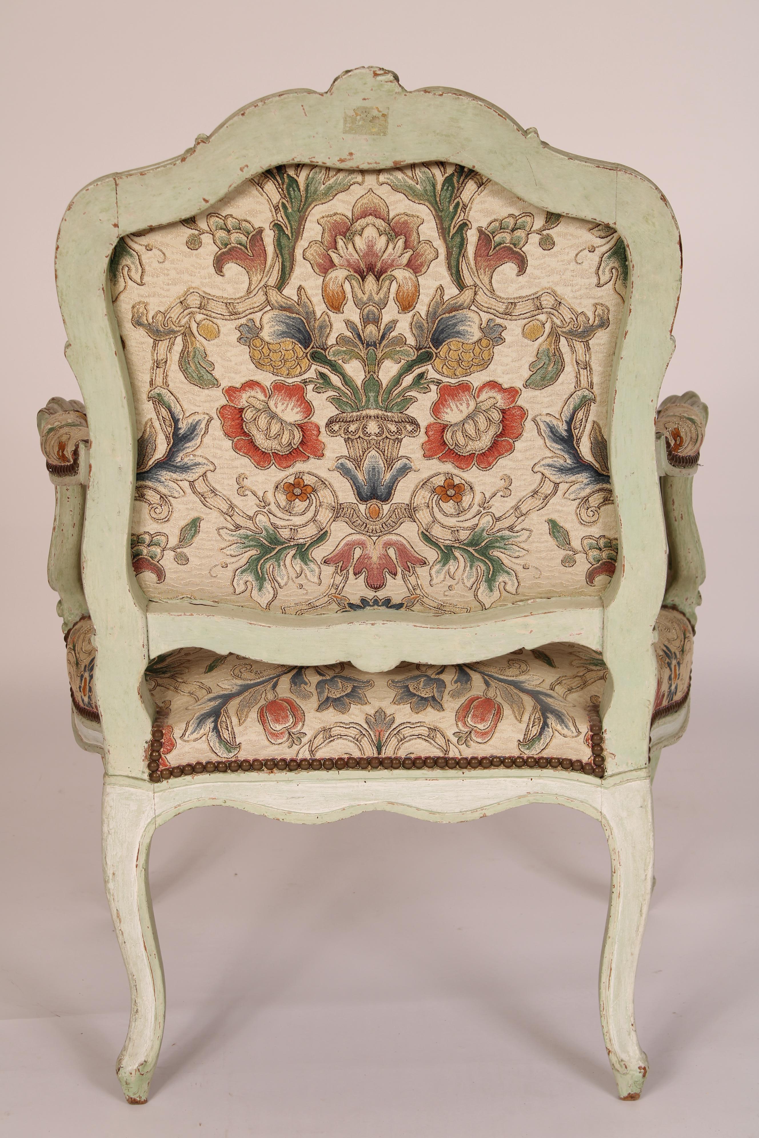 Tissu d'ameublement Paire de fauteuils Louis XV peints en vente
