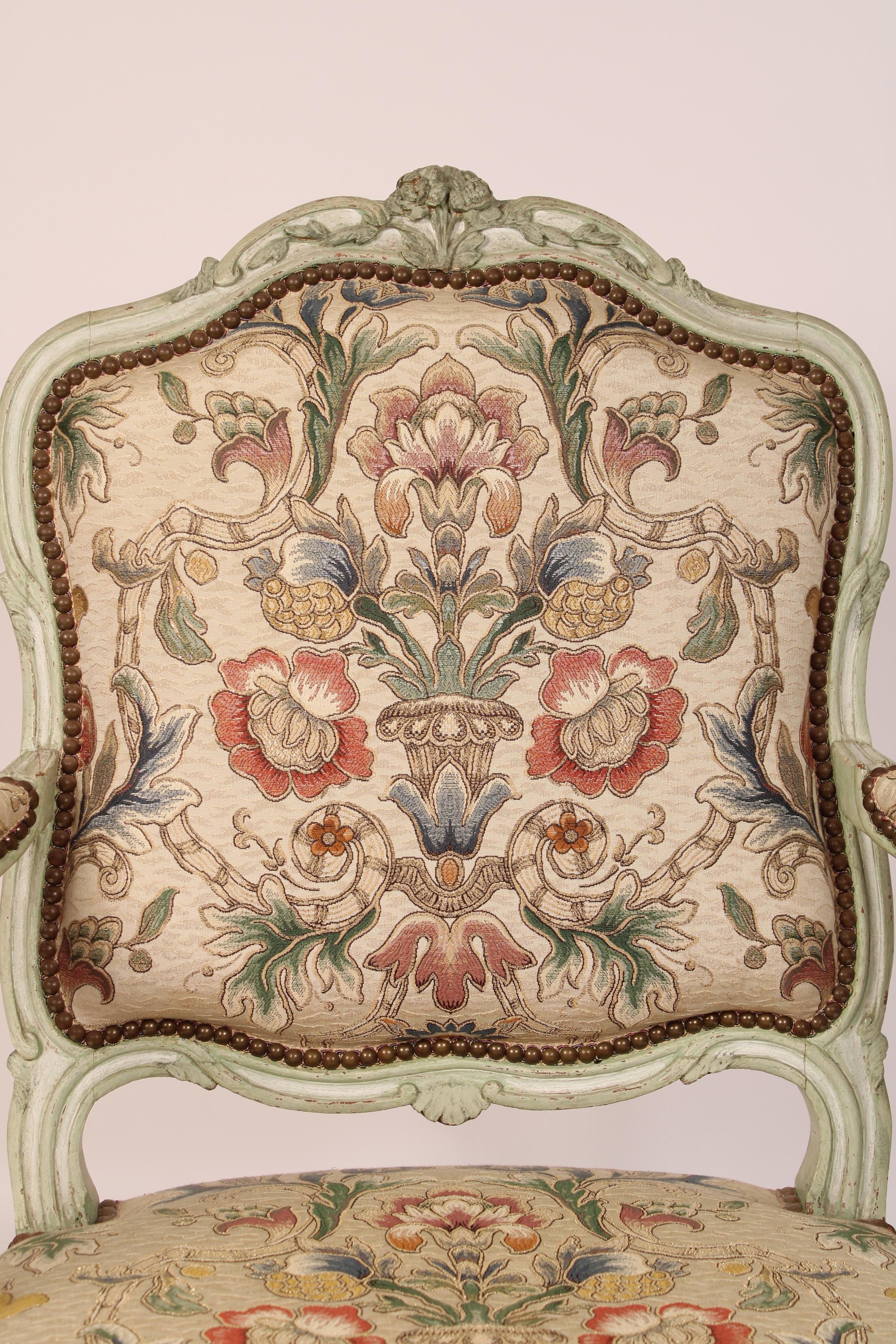 Paire de fauteuils Louis XV peints en vente 1