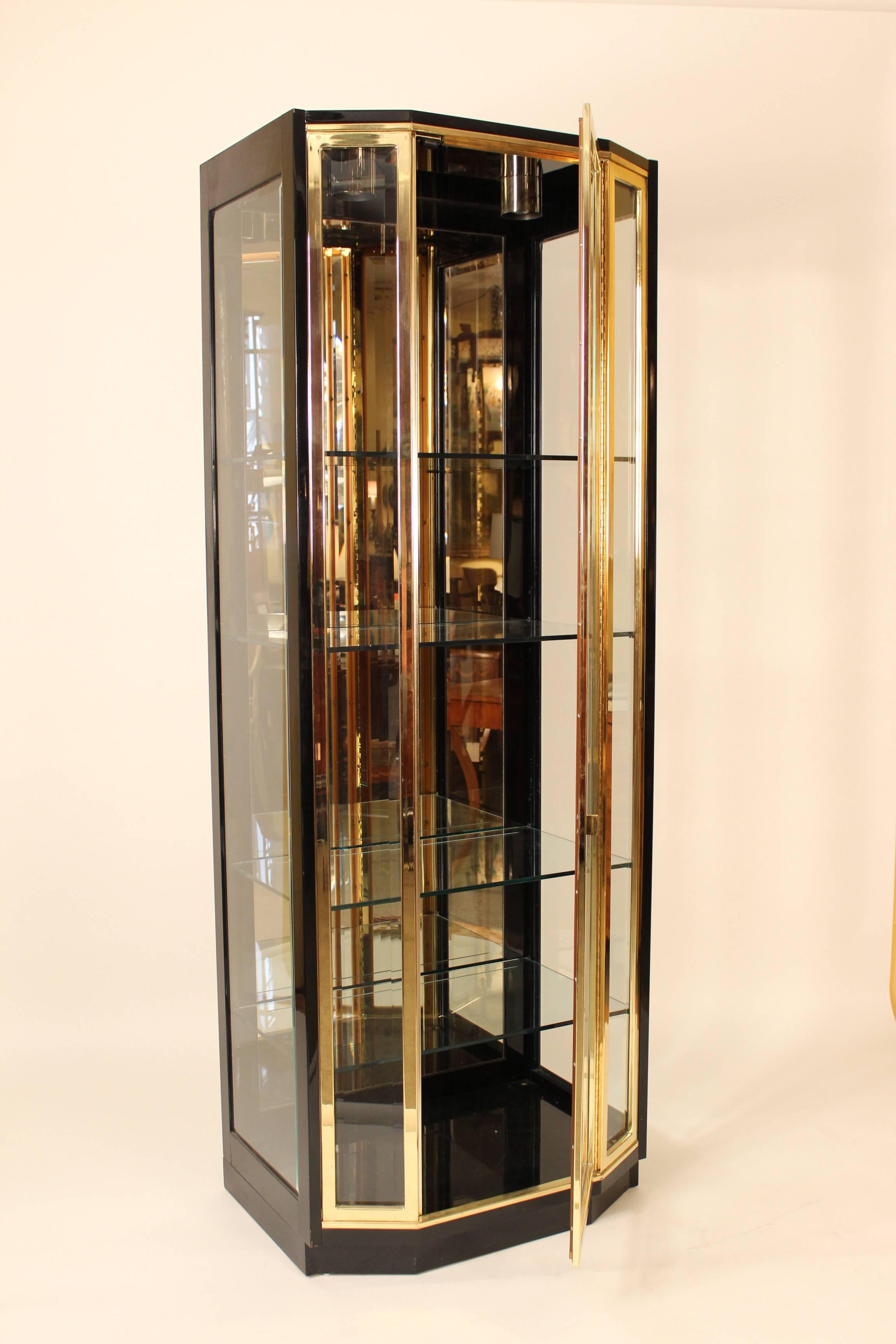 Late 20th Century Pair of Henredon Display Cabinets