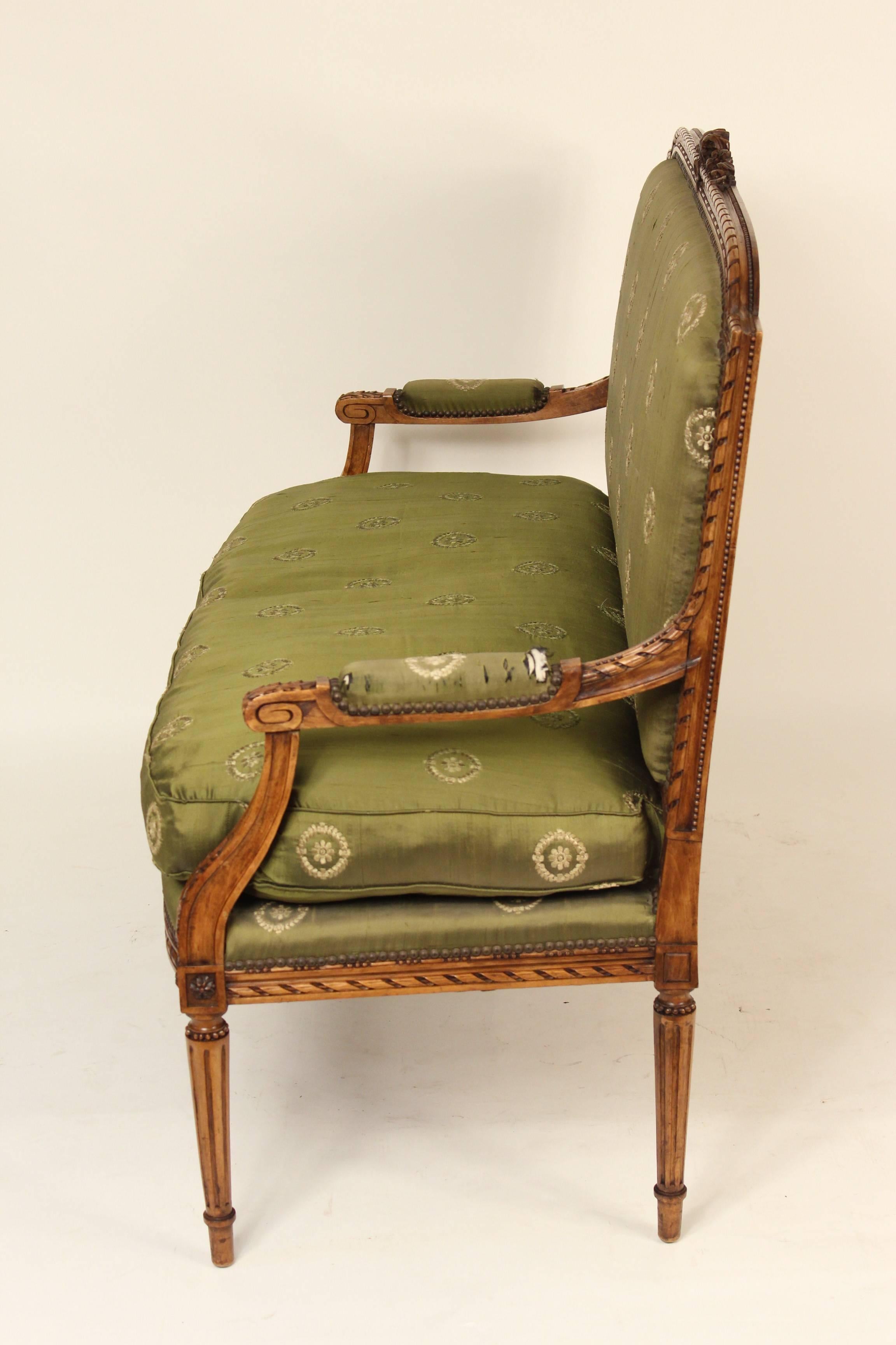 Louis XVI style carved beechwood settee, circa 1920. This settee has very nice hand-carved details.