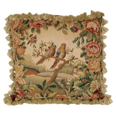 Cojín decorativo estilo Aubusson con flecos con borlas y dos pájaros en una rama