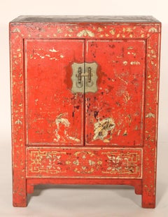 Zweitüriger Beistellschrank mit chinesischer Lackierung in Rot und Vergoldungen