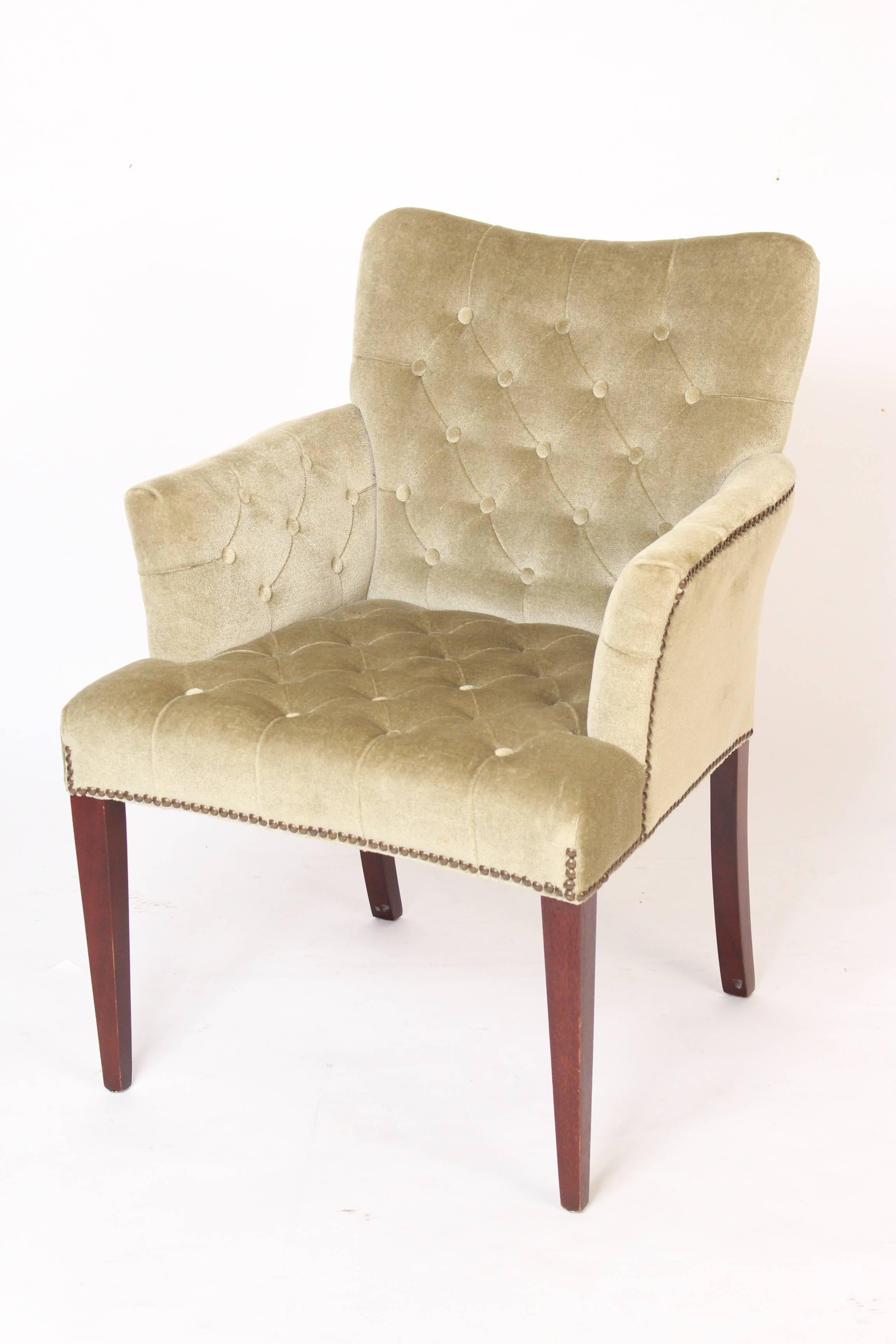 Pair of Mid-Century Modern style bergeres with button and tuck upholstery, brass nailhead trim and mahogany legs, late 20th century.