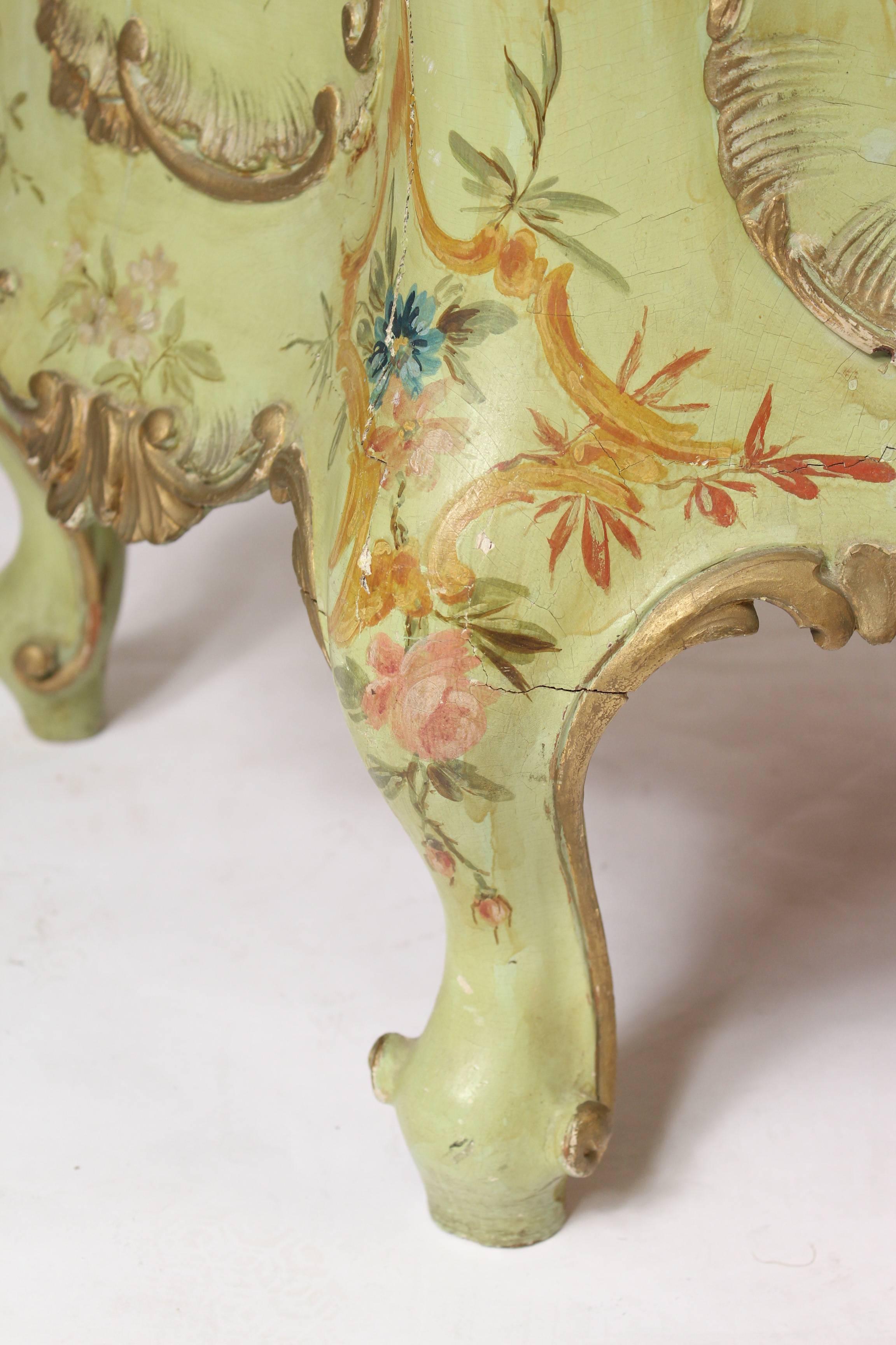 Armoire italienne peinte de style Louis XV en vente 1