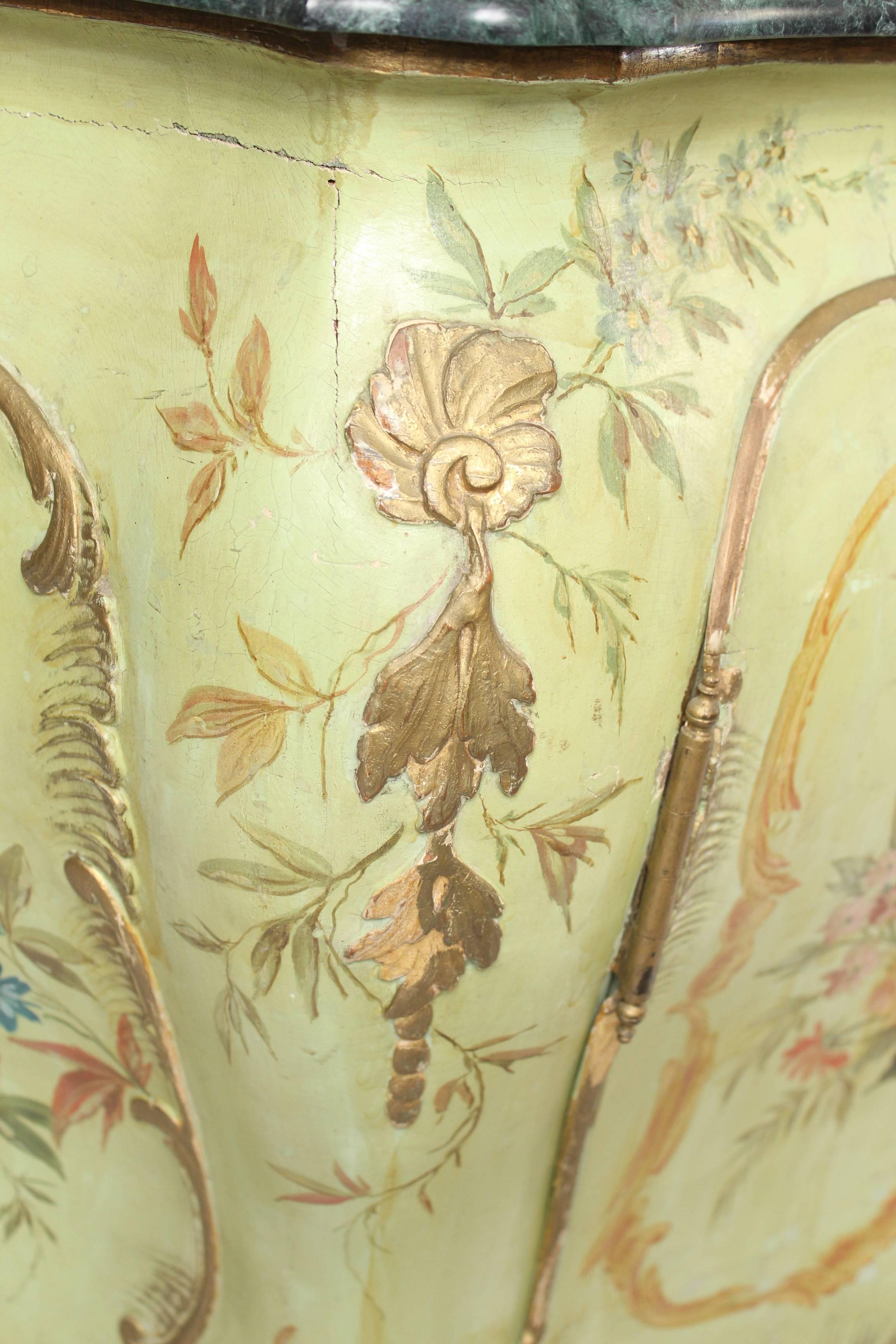 Armoire italienne peinte de style Louis XV en vente 2