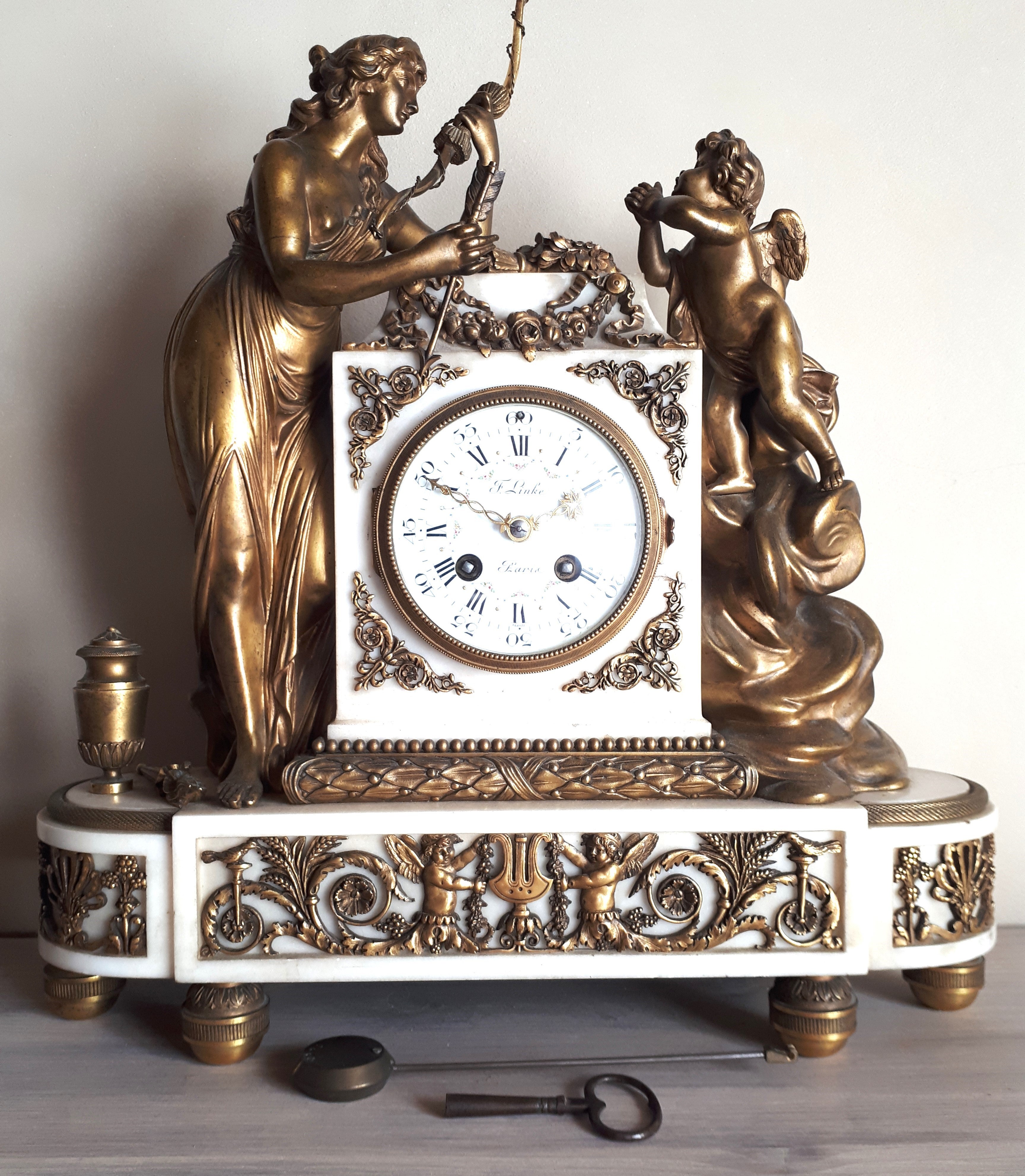 Mantel clock - pendulum by François Linke in marble and gilded bronze For Sale