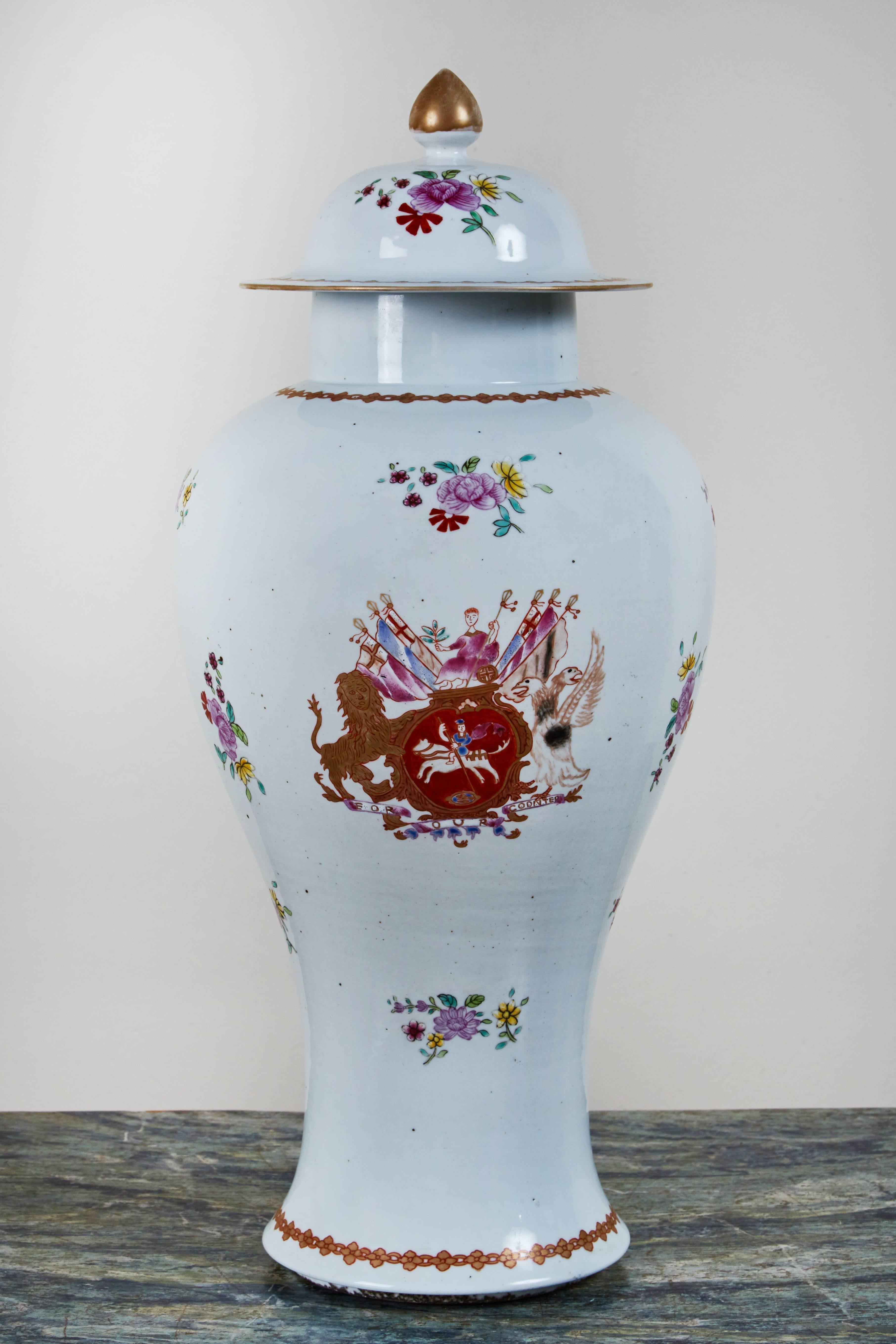 Fine Pair of circa 1915, Chinese Armorial Urns In Excellent Condition For Sale In Newport Beach, CA