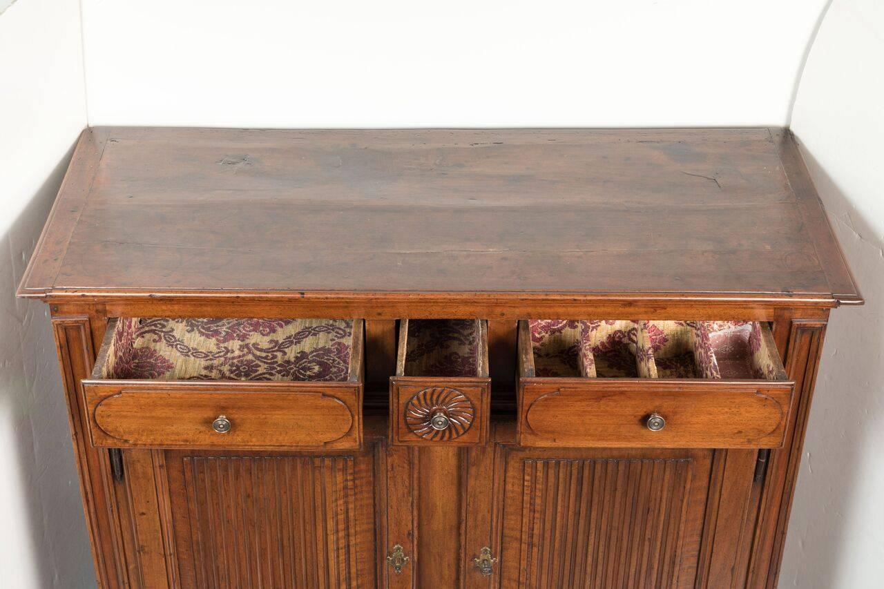 Early 19th Century, N. Italian Cabinet In Good Condition For Sale In Newport Beach, CA