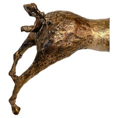 Scultura moderna di cavallo in bronzo fuso, montata su base, dell’artista italiano Primo Conti