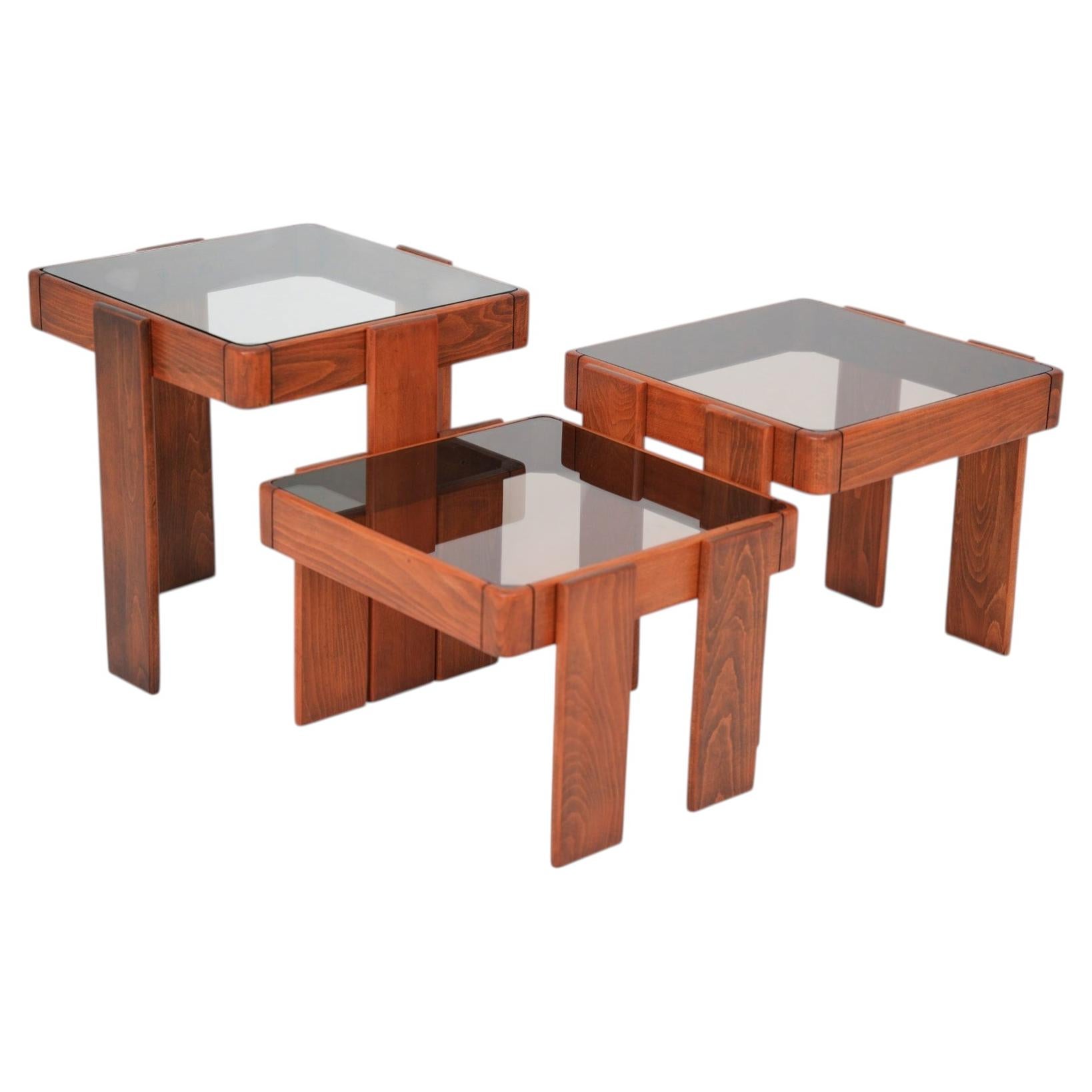 Lot de trois tables gigognes Gianfranco Frattini, années 1970