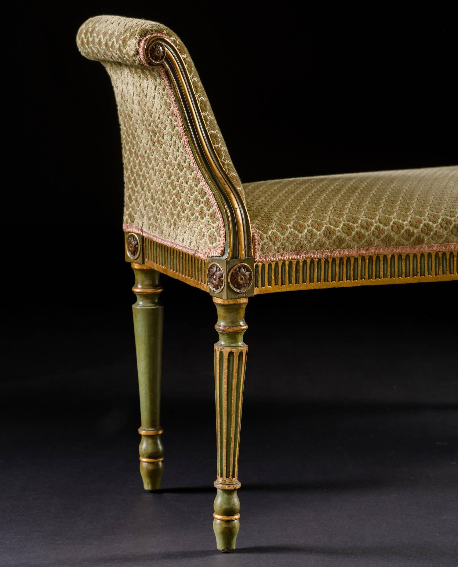 Pair of George III Green-Painted and Parcel-Gilt Window Seats In Excellent Condition For Sale In New York, NY