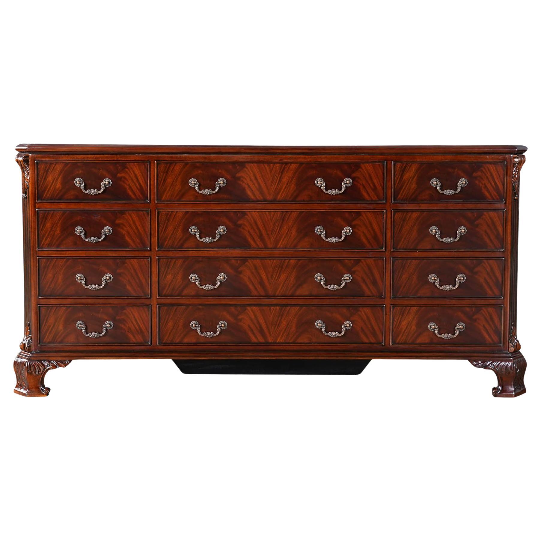 Dreifache Kommode aus Mahagoni von Chippendale