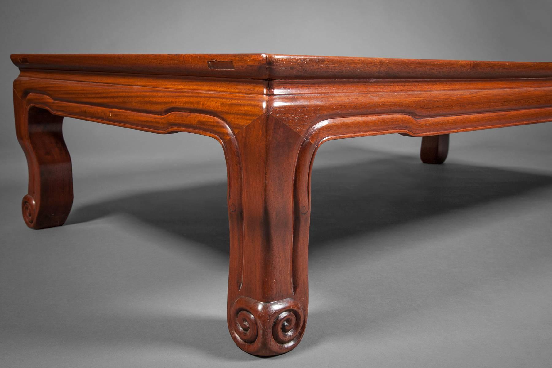 Table basse chinoise en bois de feuillus en vente 1