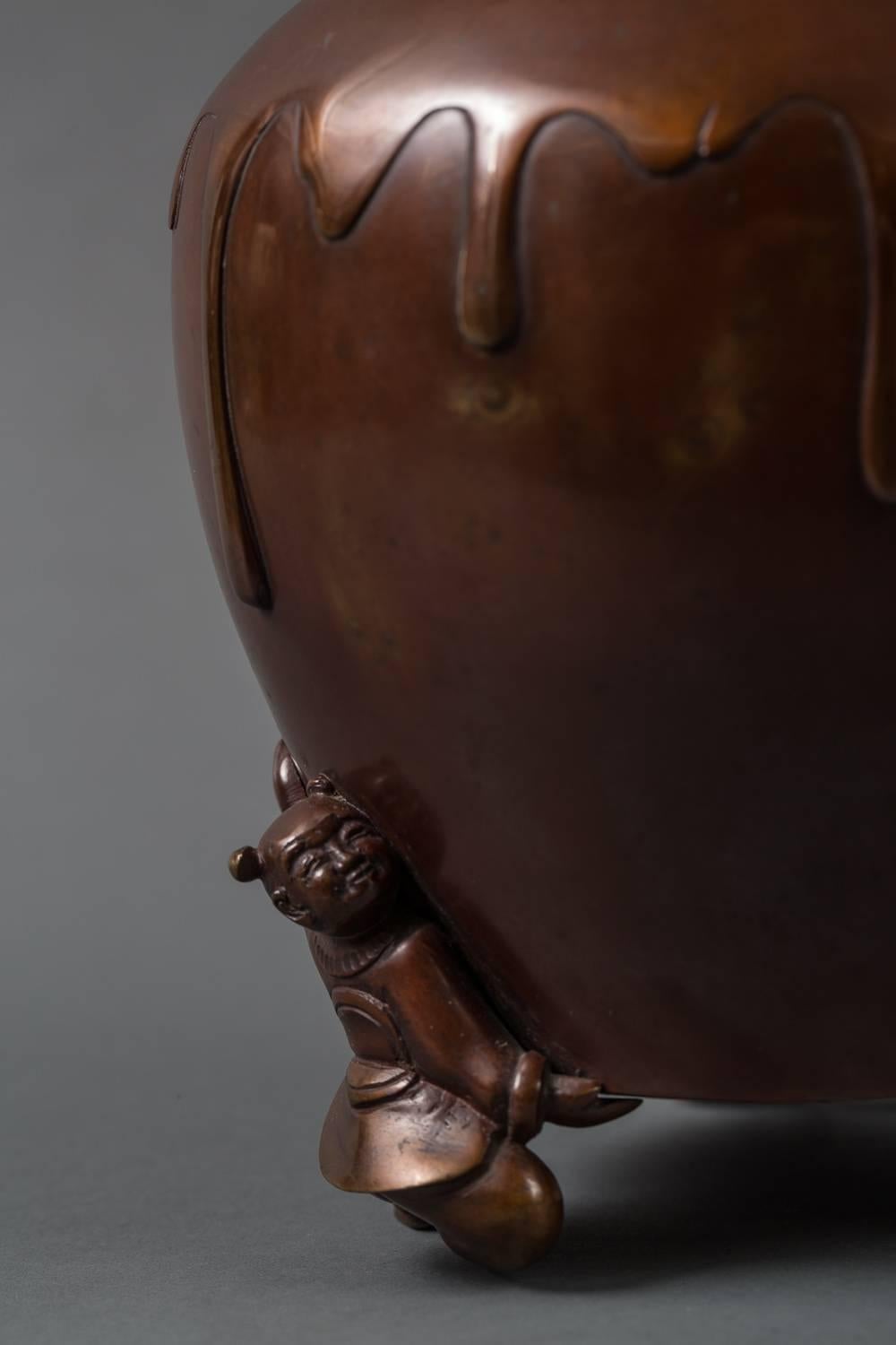 Japanes Bronze Vase with Kariko or Children Figures as Legs For Sale 1