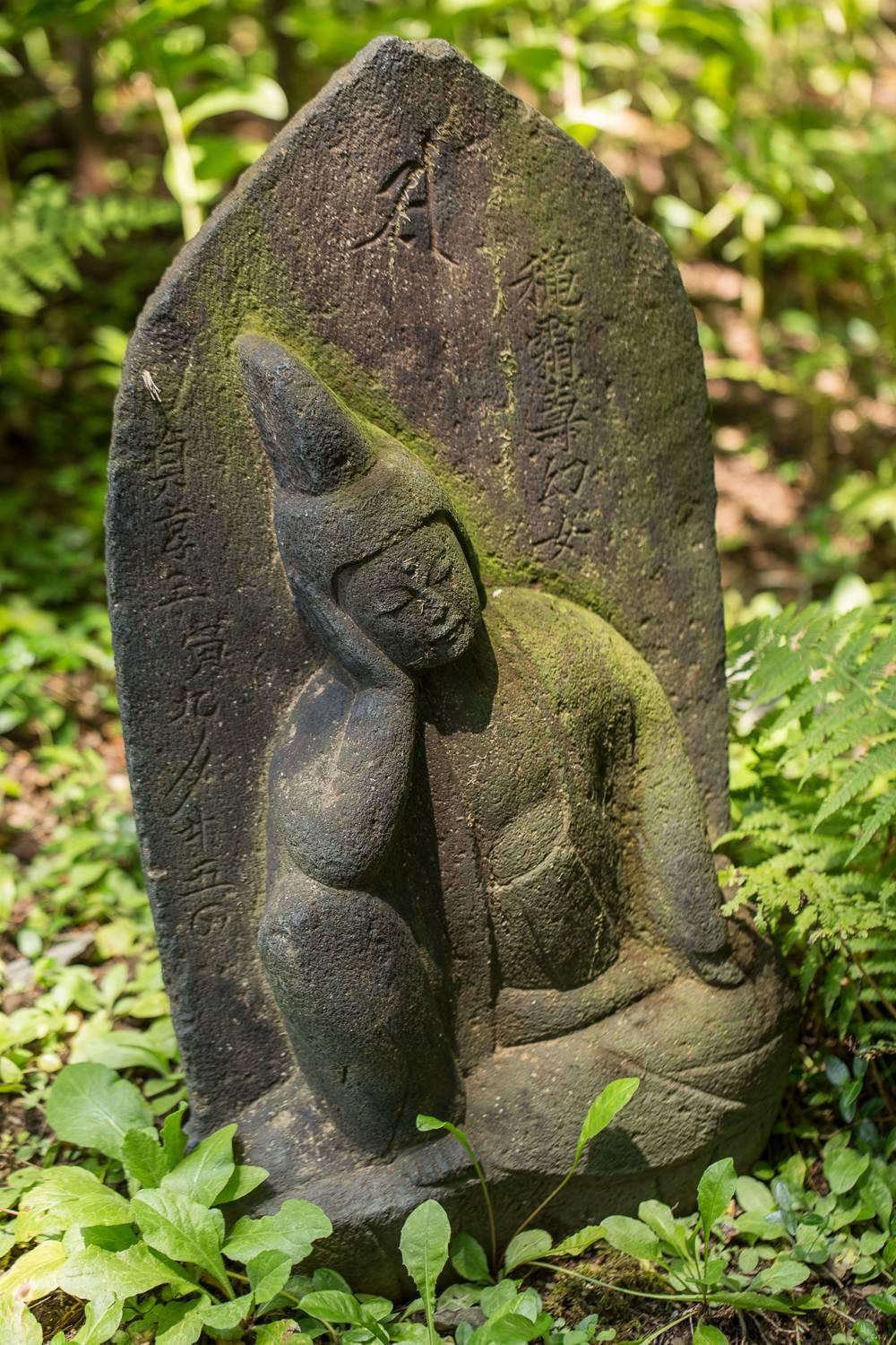 sleeping buddha garden statue
