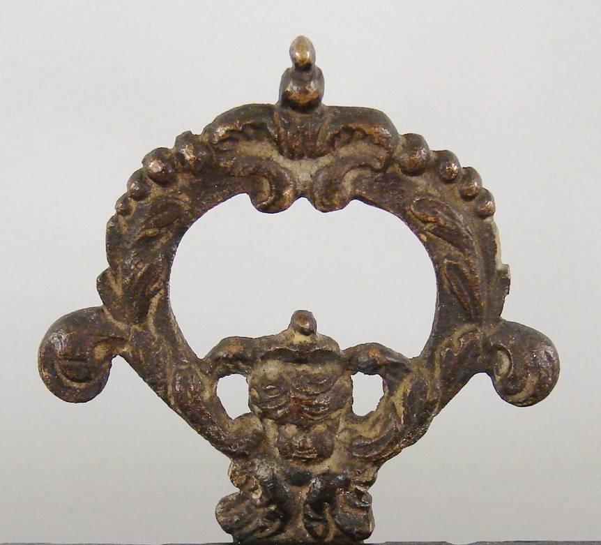 Dutch Baroque Tortoiseshell Veneered Cushion Mirror of Octagonal Form In Good Condition In San Francisco, CA