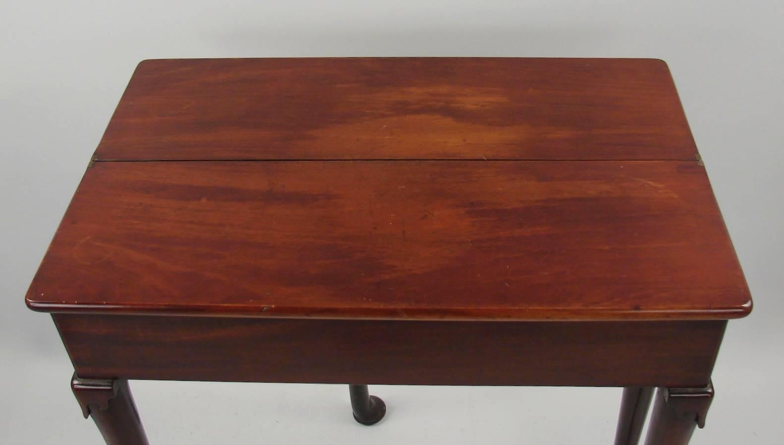 George II Mahogany Fold over Table of Unusually Narrow Proportions In Good Condition In San Francisco, CA