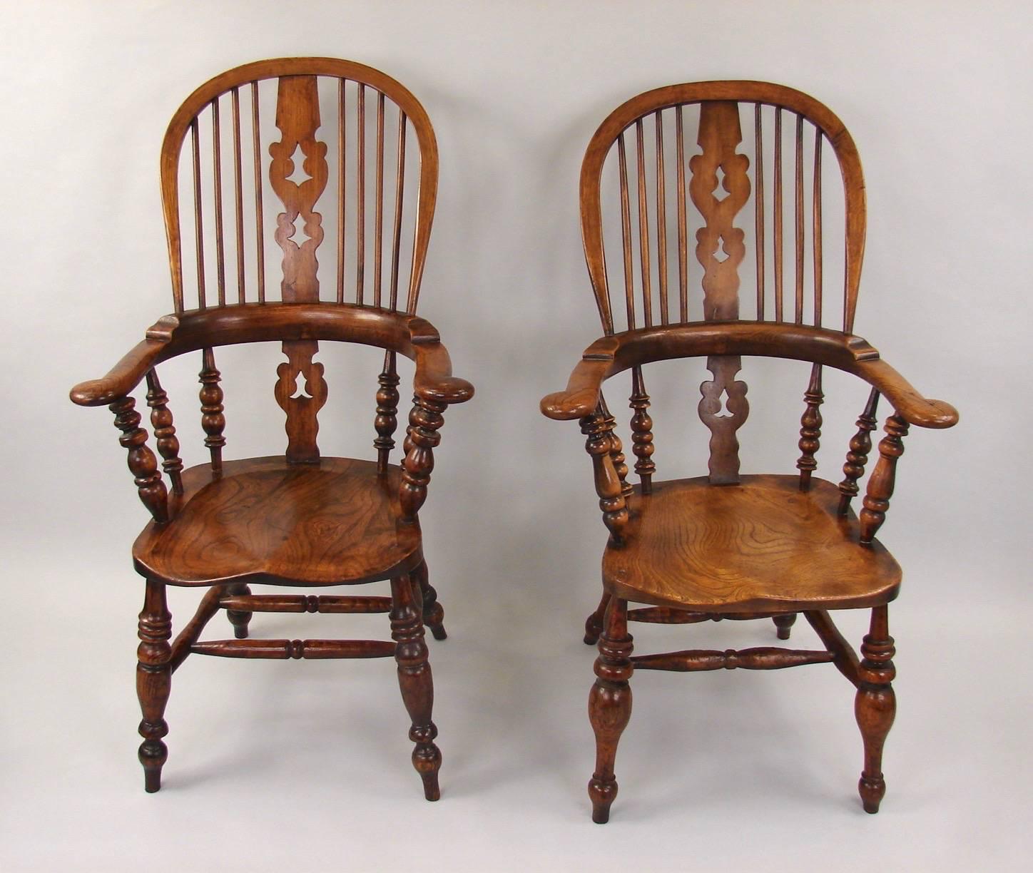 Harlequin Set of Eight Elm and Ash Broad Arm High Back Windsor Chairs In Good Condition In San Francisco, CA