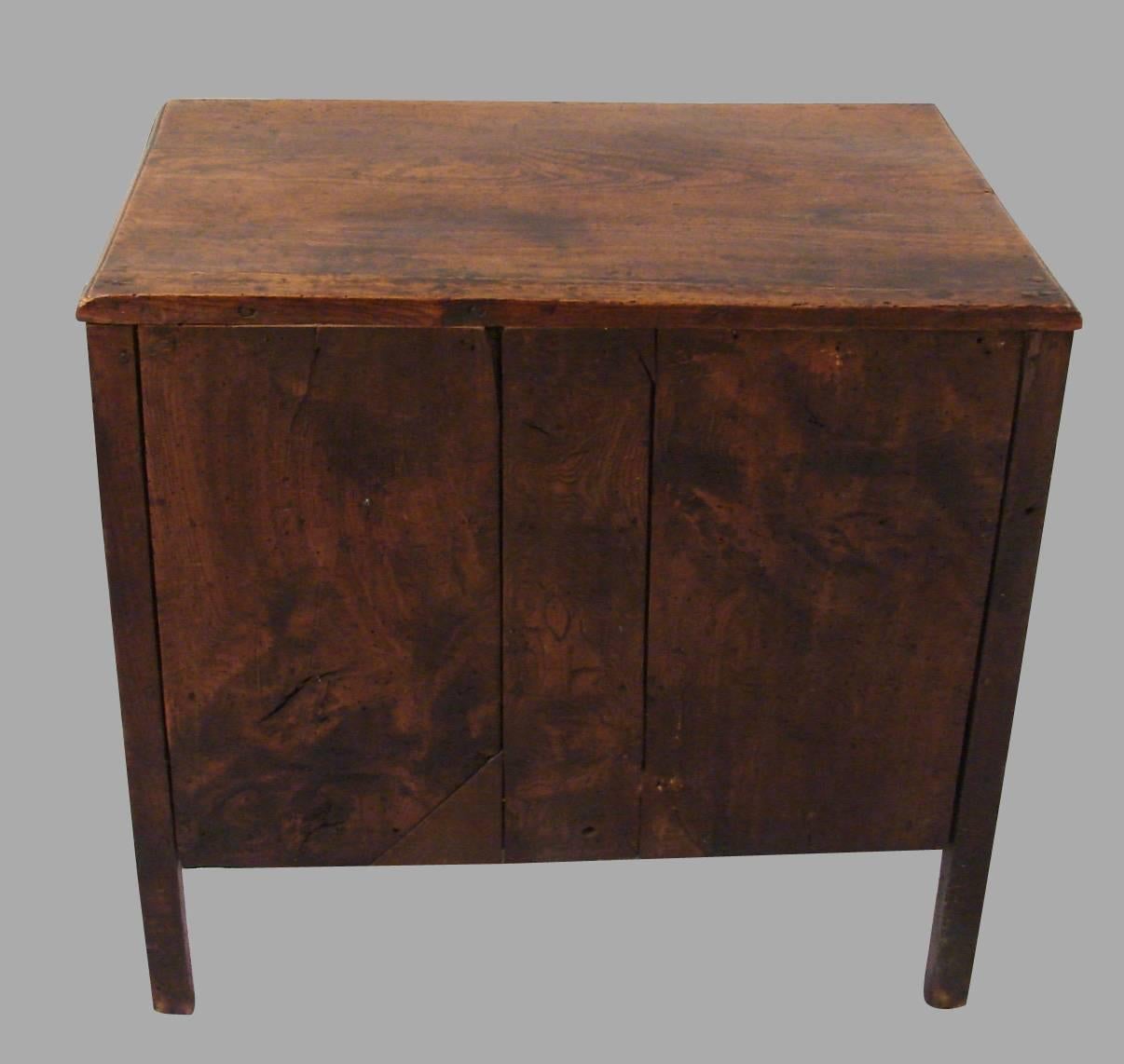 An English Georgian Provincial elm chest of small size, the molded top above six short drawers supported on square legs. Attractive color and patina.