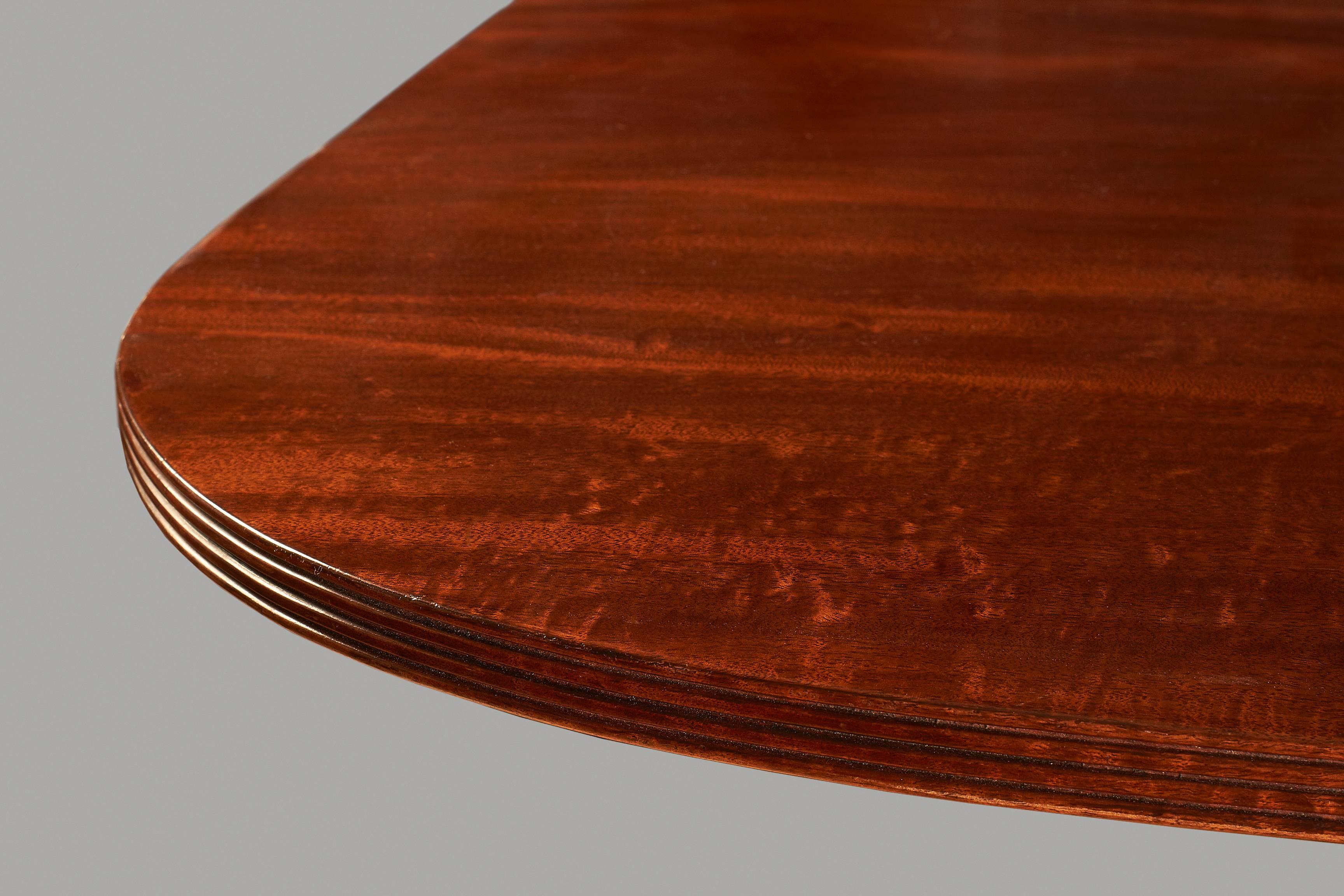 George III Mahogany 3-Pedestal Dining Table of Impressive Size with 2 Leaves In Good Condition In San Francisco, CA