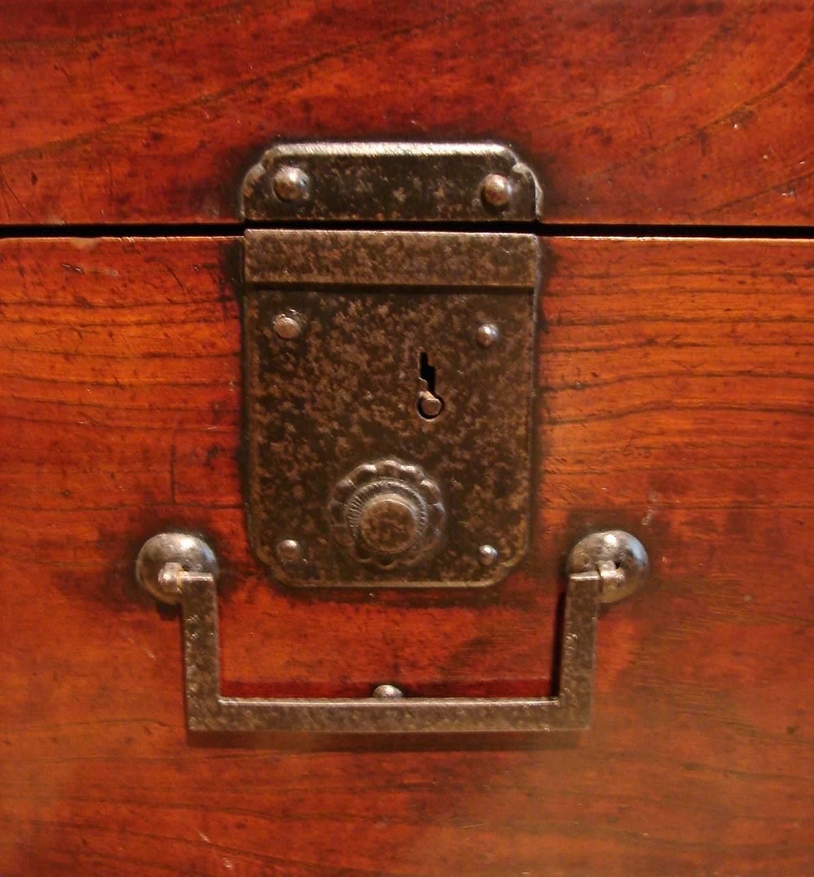 A fine single section Japanese Meiji period lacquered keyaki wood choba (merchant's tansu) fitted with unusual high quality locks, the figured top above one long drawer over two sliding doors (concealing four further short drawers) and two short