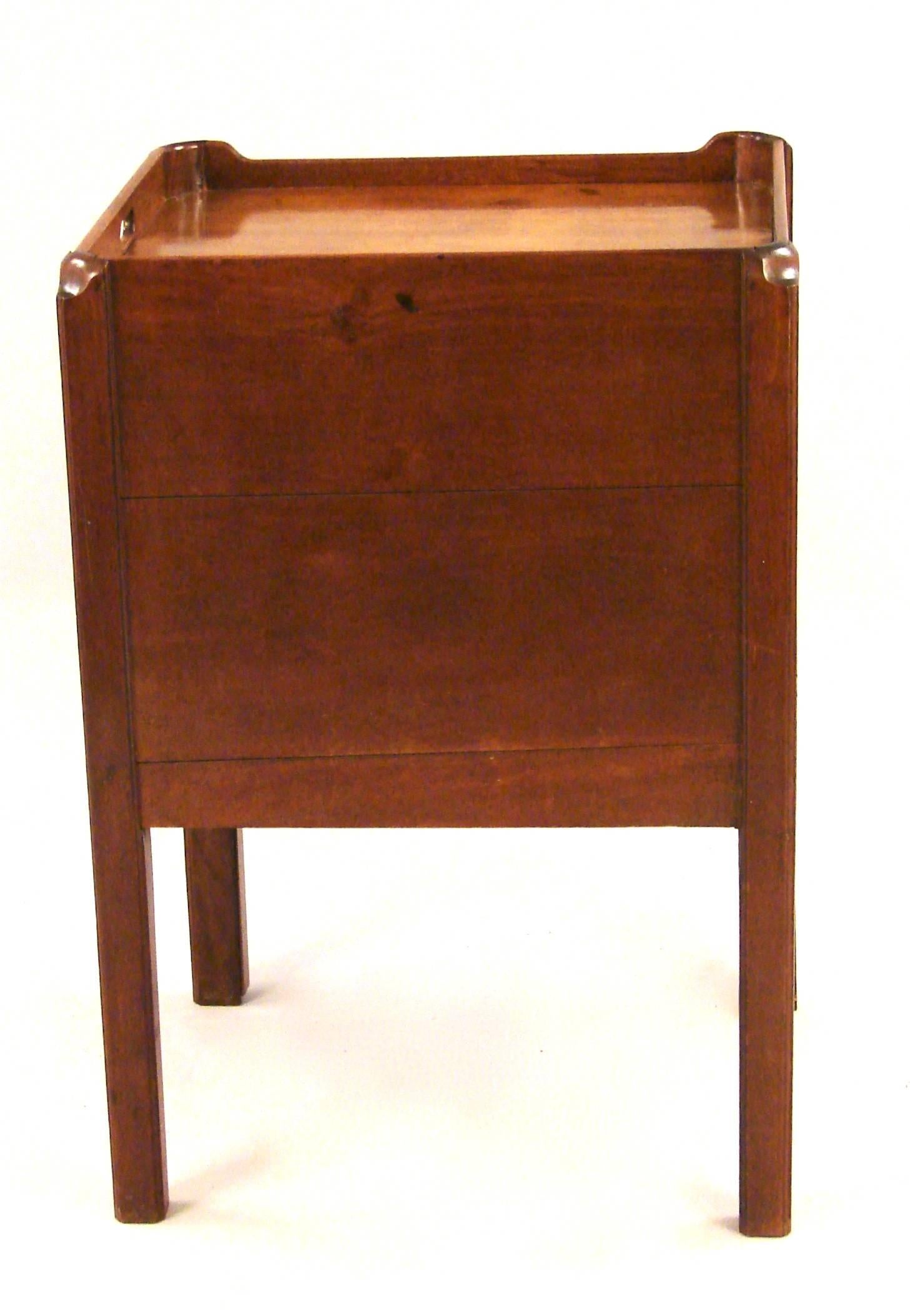 George III Mahogany Bedside Commode with Tambour Door In Good Condition In San Francisco, CA