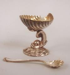 Cased Set of English Victorian Silverplated Salt Cellars and Spoons