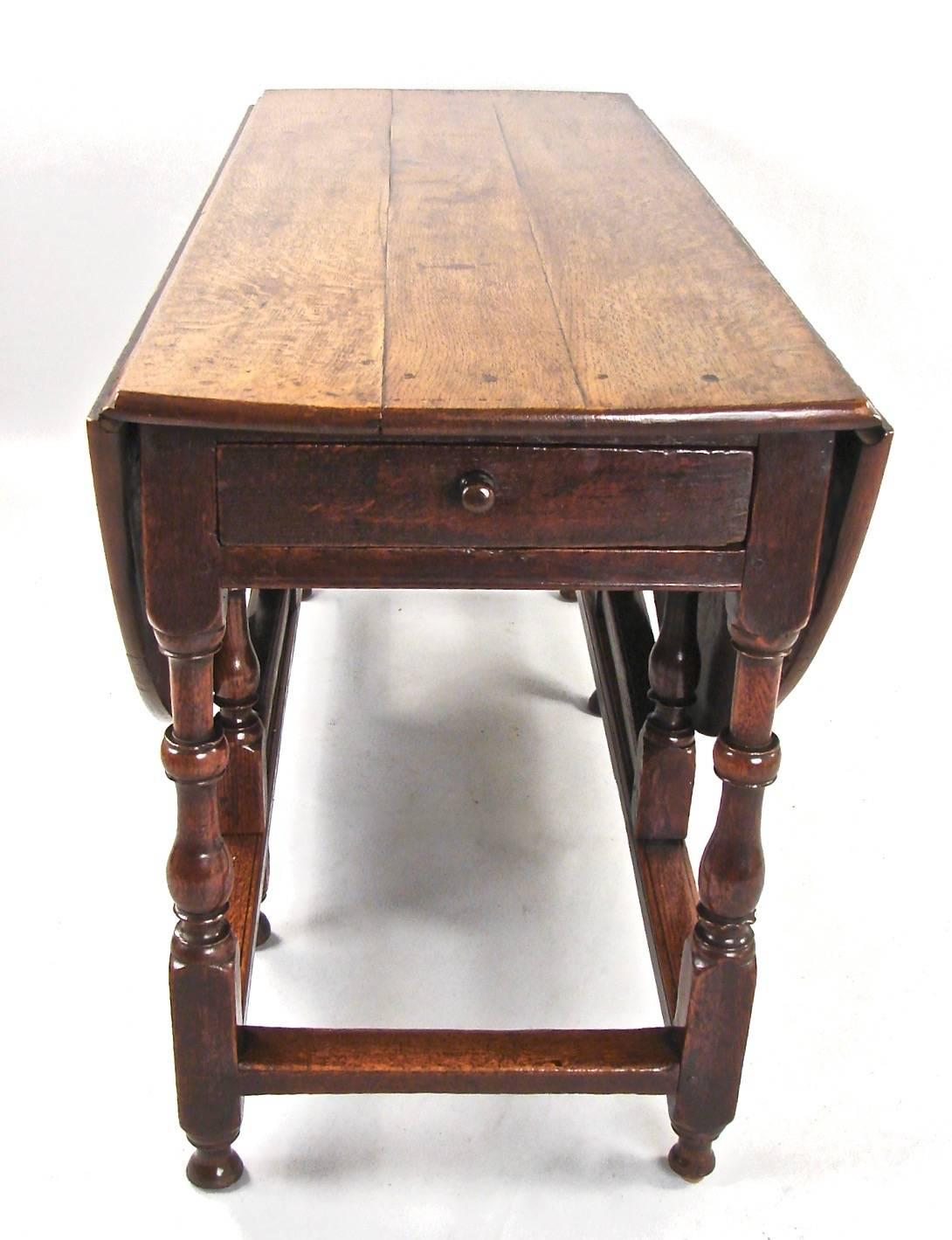 English Late 17th Century Oak Drop-Leaf Table with Drawer 1
