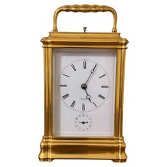 Tiffany & Co. Horloge de voyage en laiton doré avec mécanisme de répétition et d'alarme