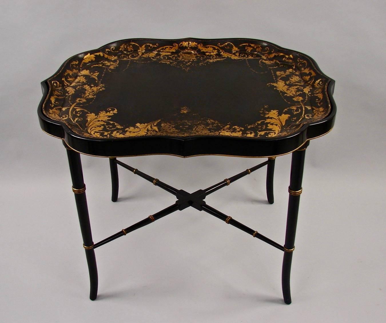English Victorian Scalloped Edge Gilt and Papier Mache Tray on Stand In Good Condition In San Francisco, CA